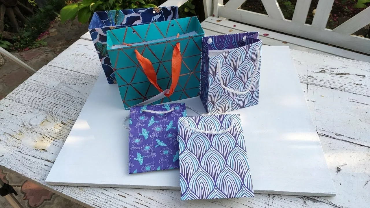 ОРГАНАЙЗЕР ИЗ ПОДАРОЧНЫХ ПАКЕТОВ