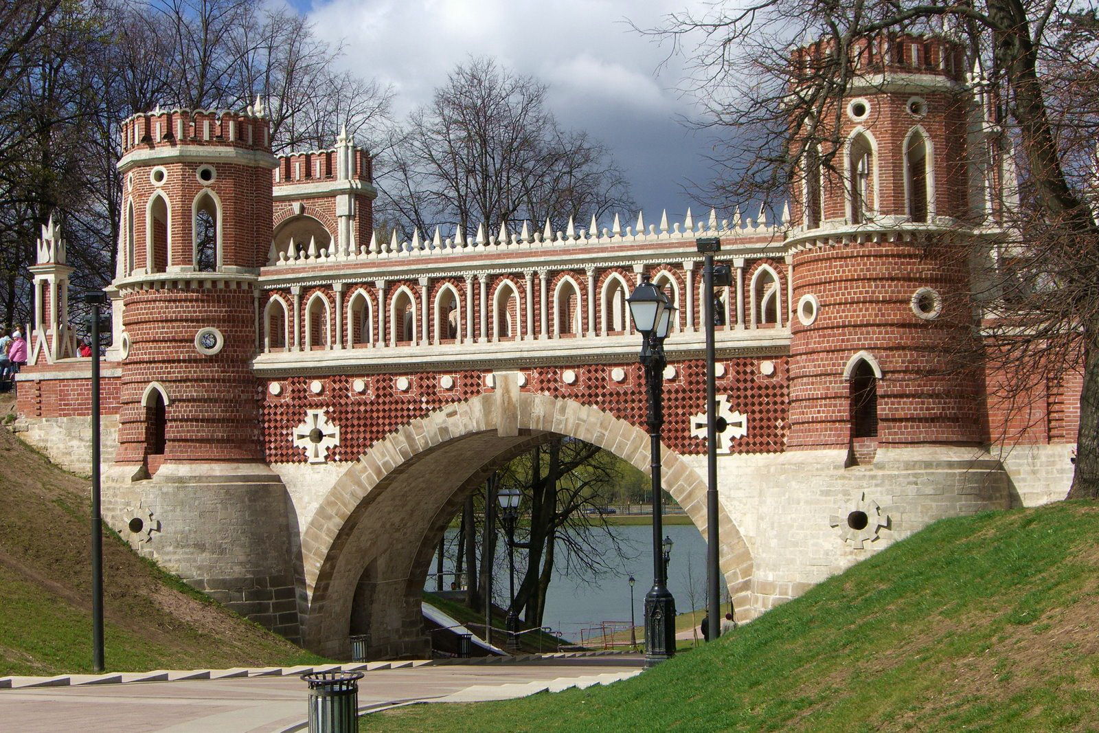 Архитектурное Царицыно : экскурсия прогулка для 8-13 лет. Гид Полина