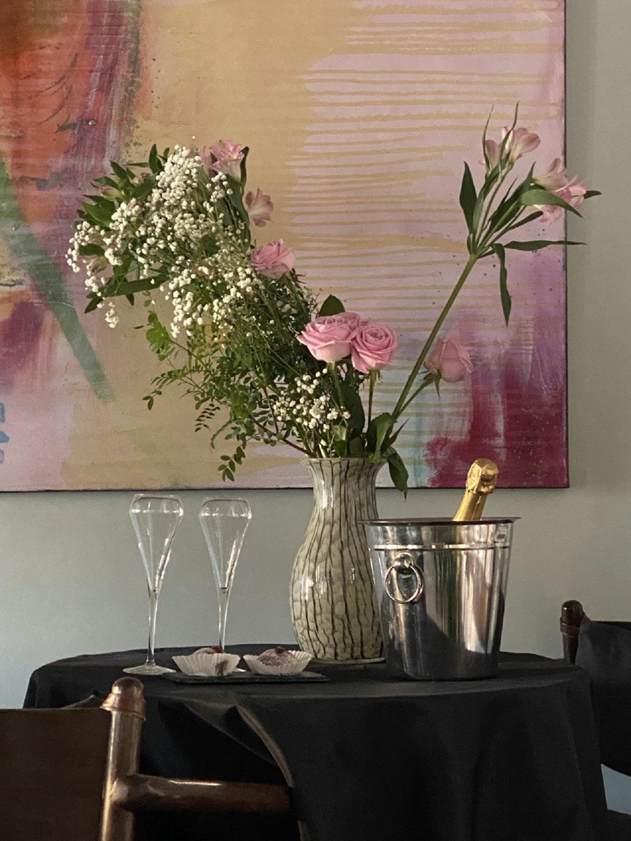 Занятие по абстрактной живописи «Свидание на холсте» с художником Алексеем Беловым