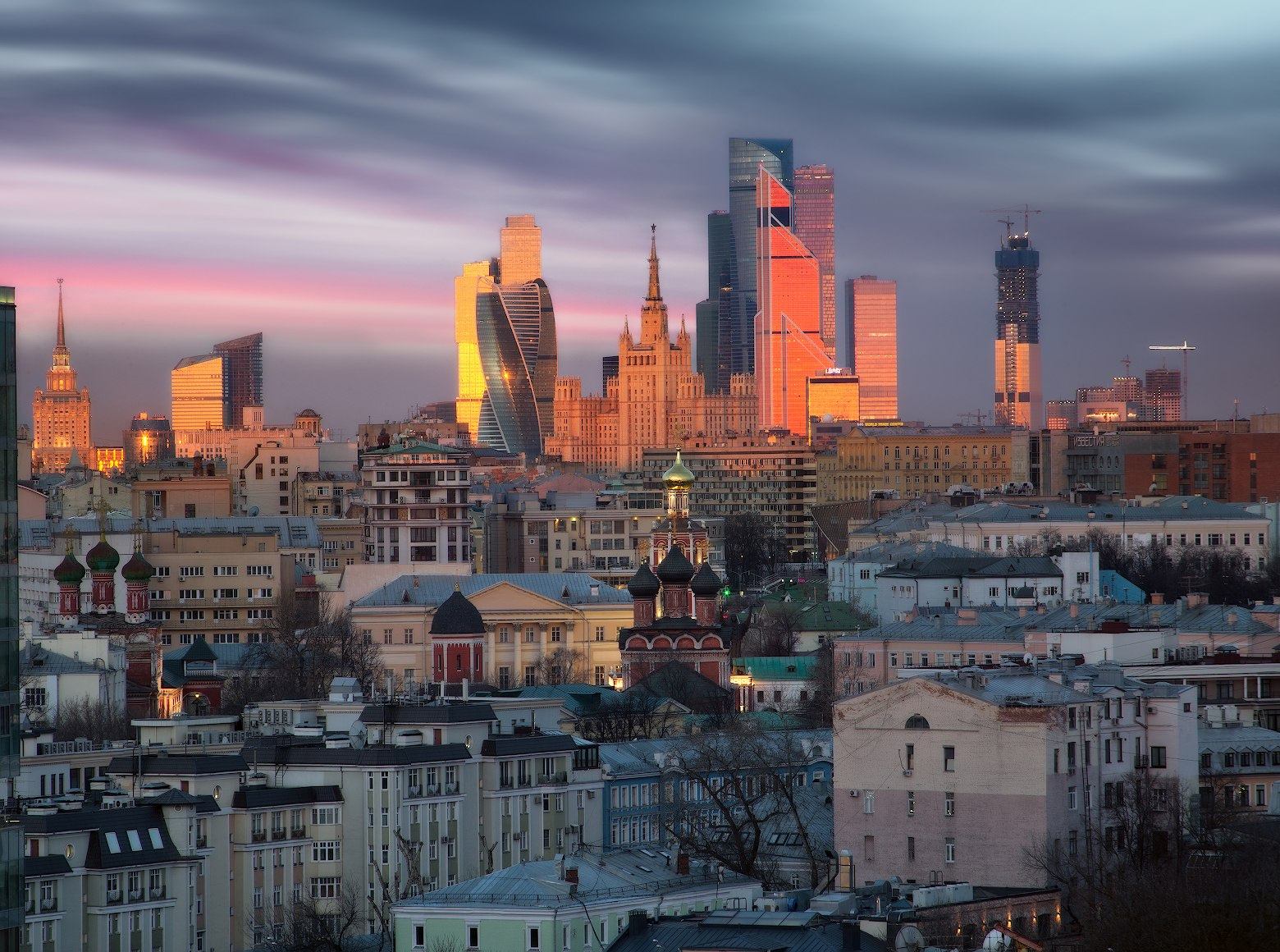 От Вавилонской Башни до Бурдж Халифа. Как и для чего человек стал строить небоскрёбы? Лекция Екатерины Андреевой (Yaandart) в Котельнической Высотке