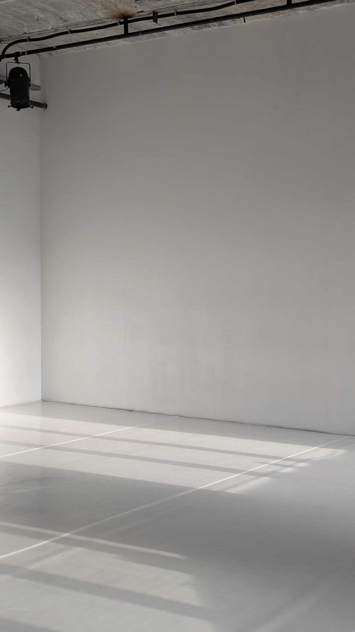 {ДЕНЬ РОЖДЕНИЯ СТУДИИ}