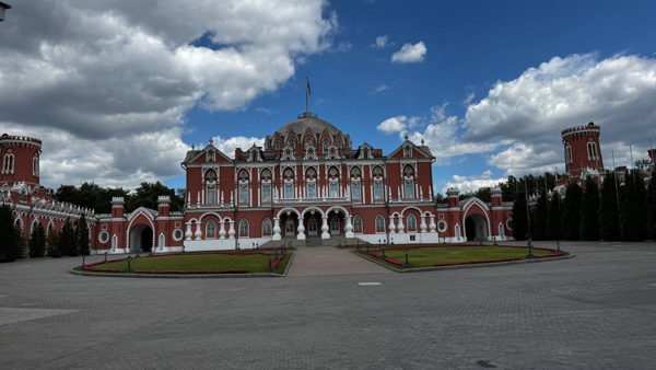 Экскурсия в Петровский Путевой дворец