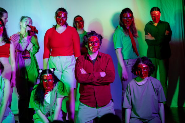 Перформанс с увертюрой «Крокодил»