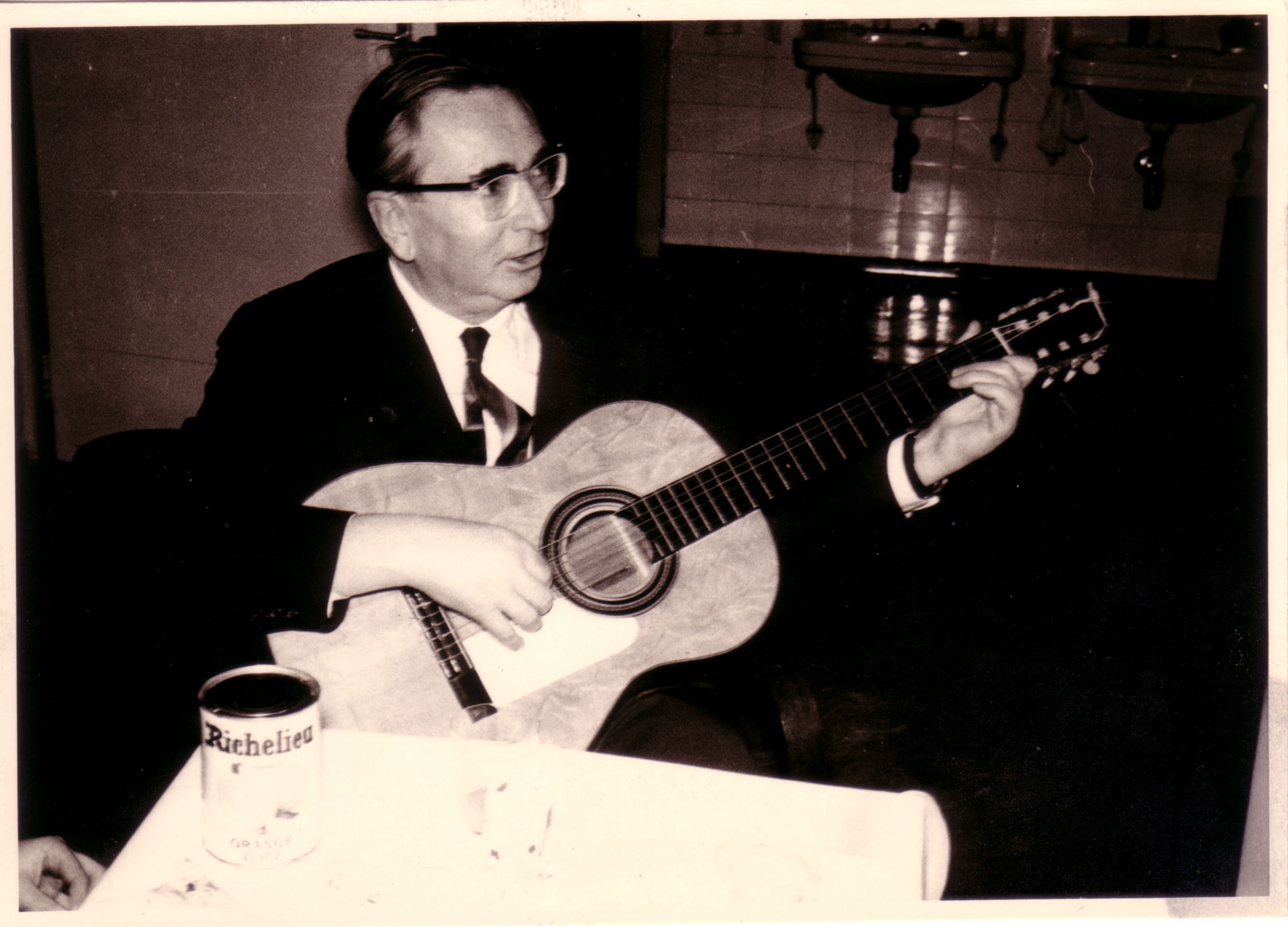 "Сказать жизни ДА": как опыт психолога, пережившего концлагерь помогает сегодня