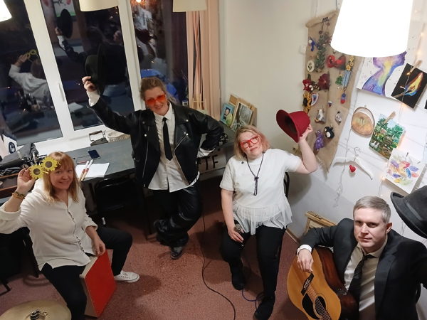 ЛЮБОВЬ ЕДИНИТ