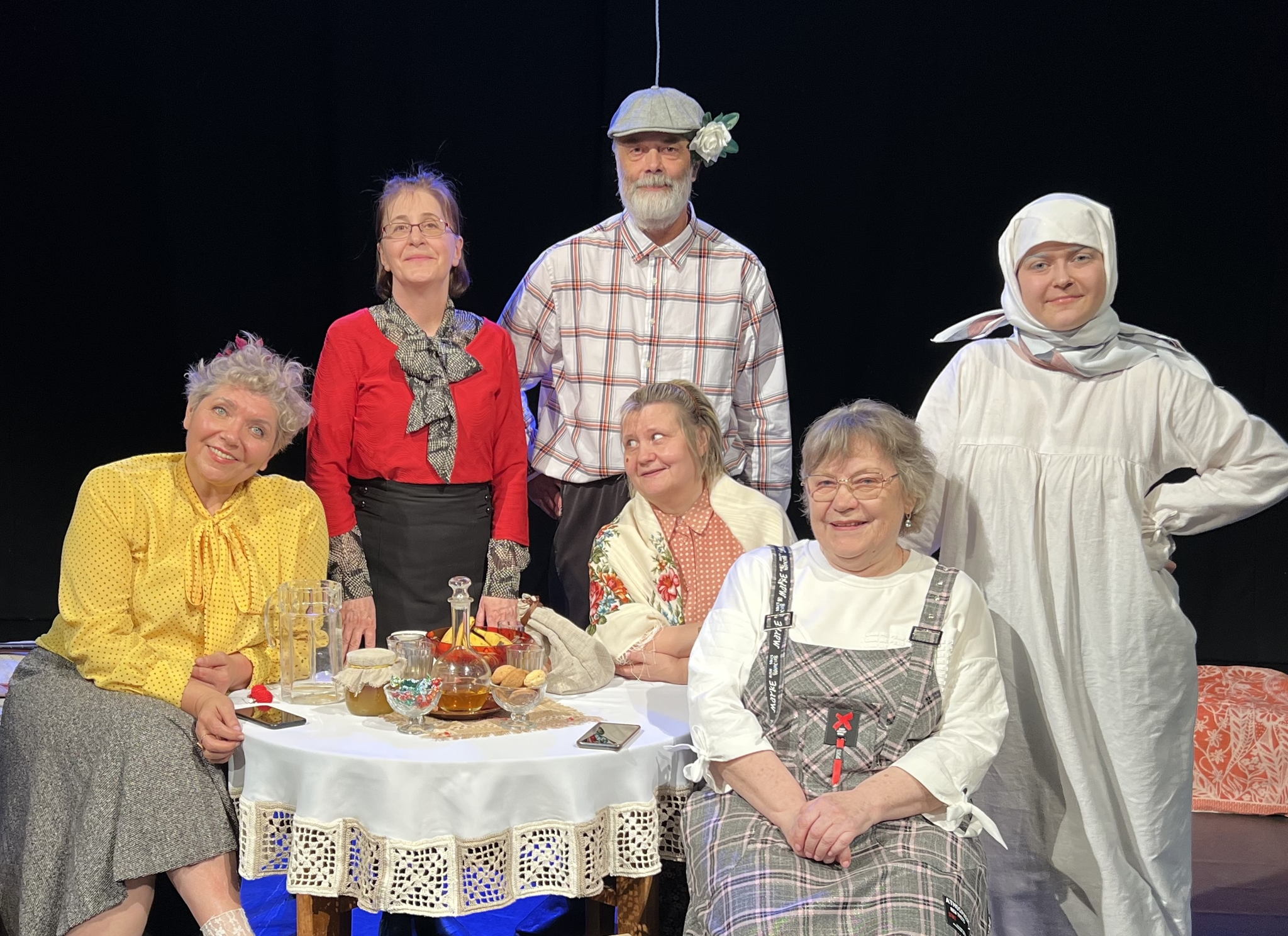 Спектакль театра «Голос жизни» по пьесе Флорида Булякова «Выходили бабки замуж» на сцене театра кукол