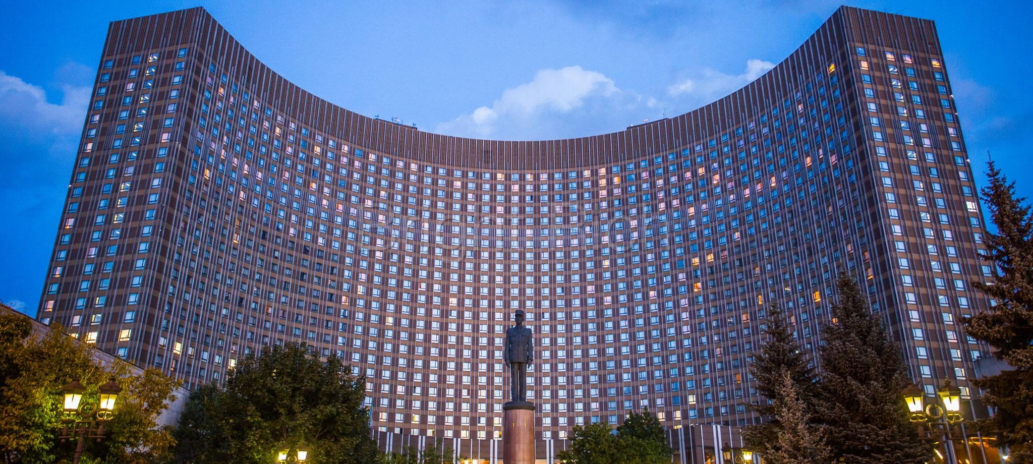 Внутри гостиницы «Космос». Что скрывает отель-гигант