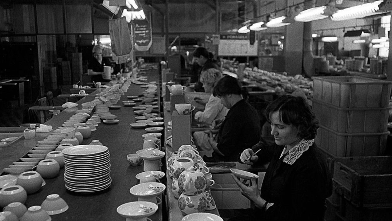 Воспитание вкуса: художественная промышленность Невского района в 1960-е годы