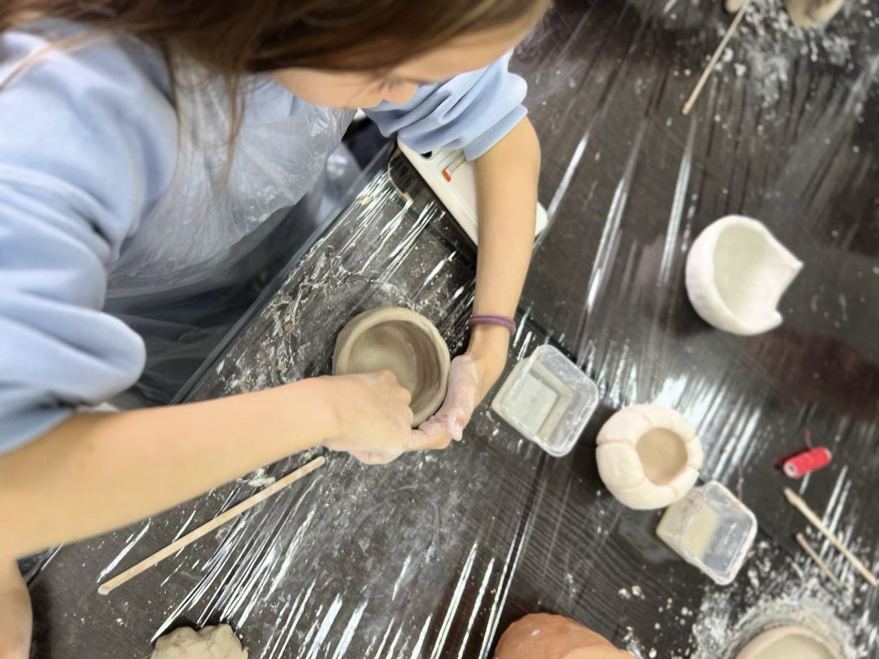 Лепка из глины: пиалы в форме фруктов и зверей