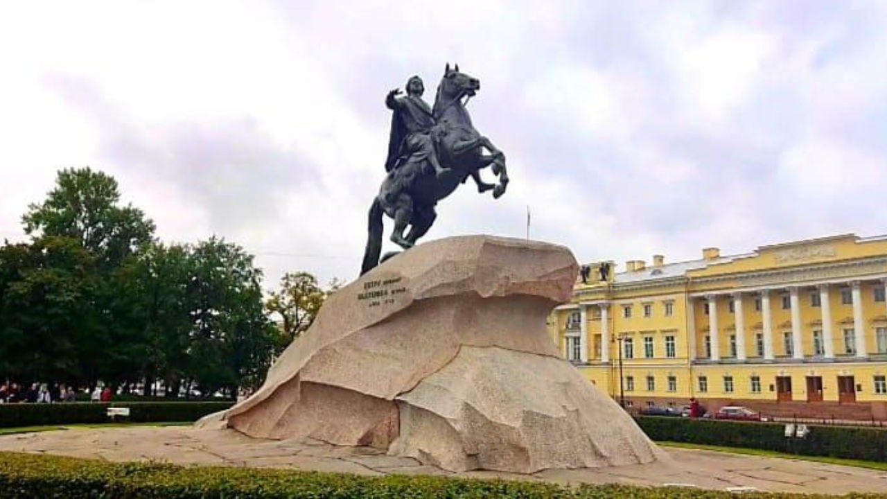Бесплатная экскурсия «Тайна трёх площадей»