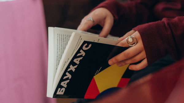 «Читающий герой: власть текста в кинематографе». Кинолекция Таси Филиной