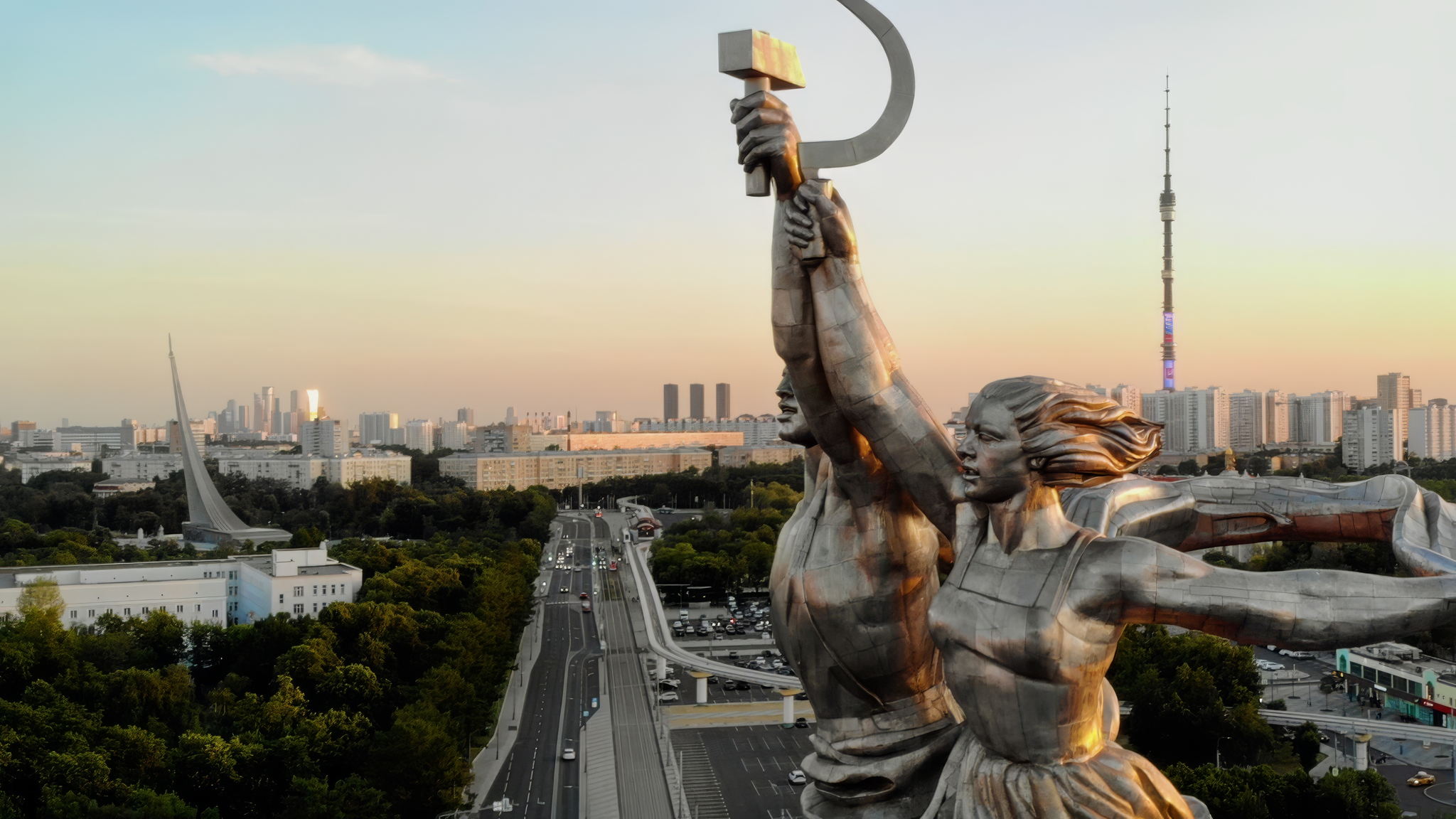 Лекция «”Рабочий и колхозница” Веры Мухиной — эмблема и миф»