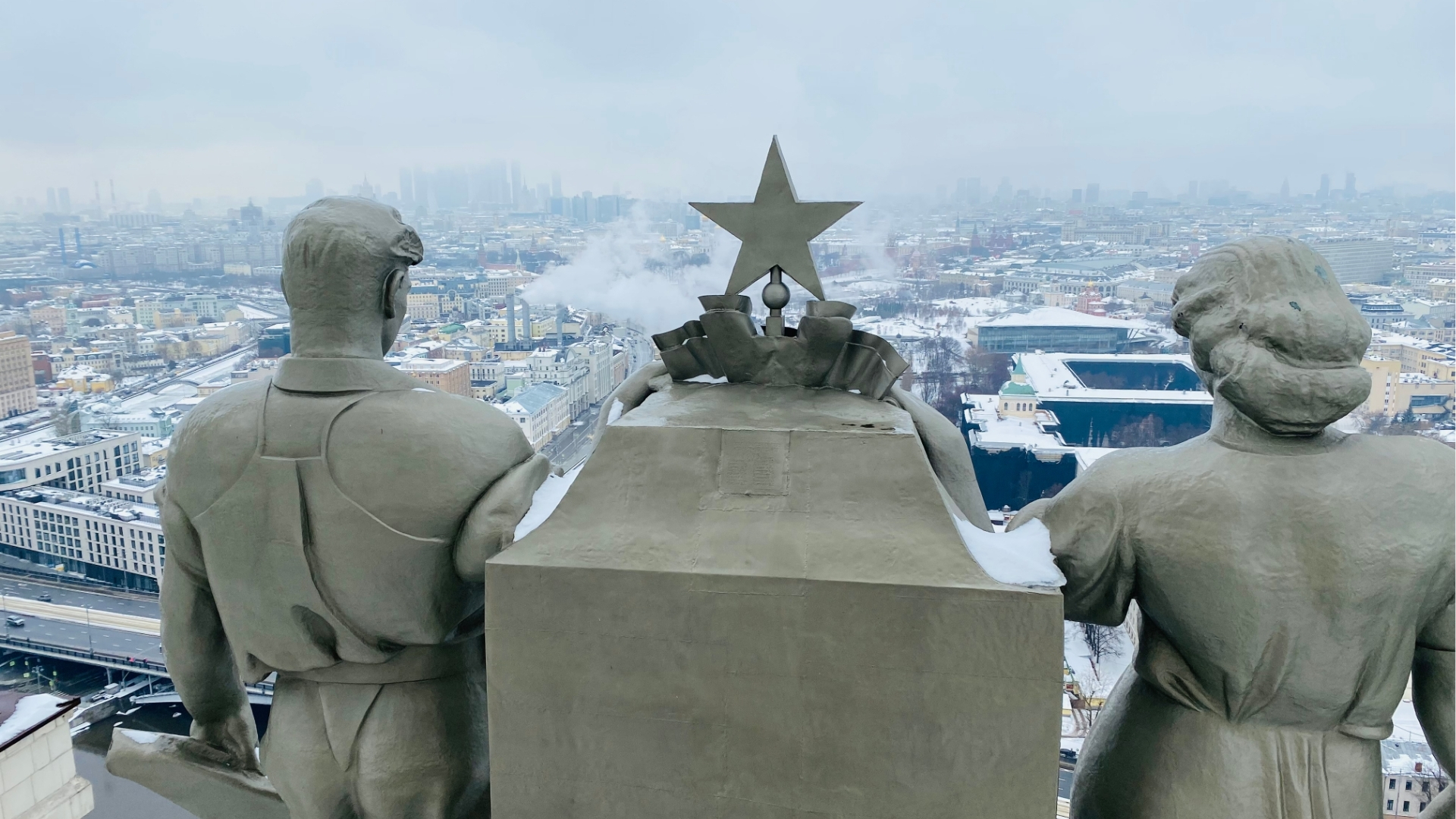 Под шпилем легендарной высотки: экскурсия в сталинскую высотку на Котельнической с подъемом на вершину здания