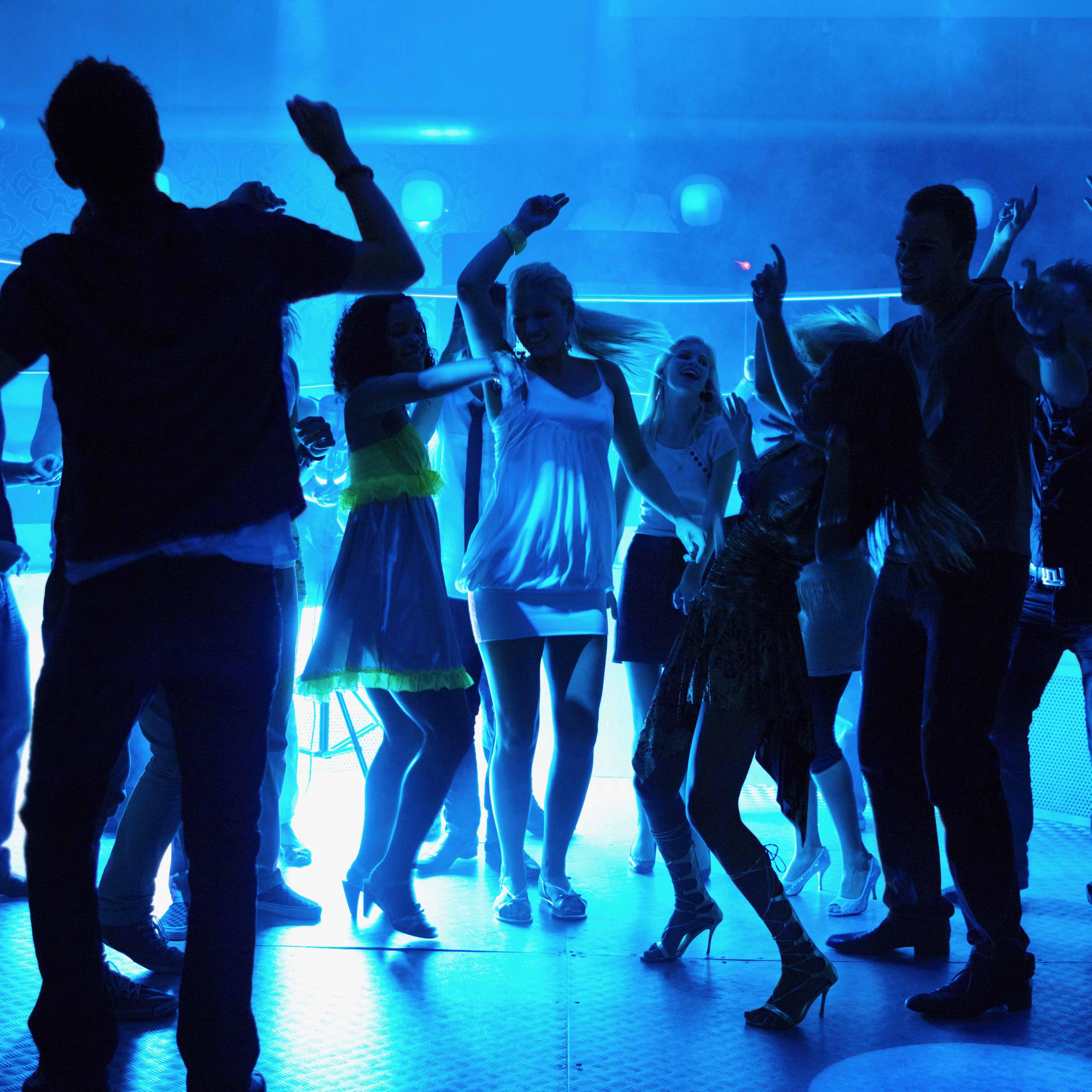 Лучшее клубное танцевальное. Клубные танцы. Танцы в клубе. Школьная дискотека. Молодежная дискотека.