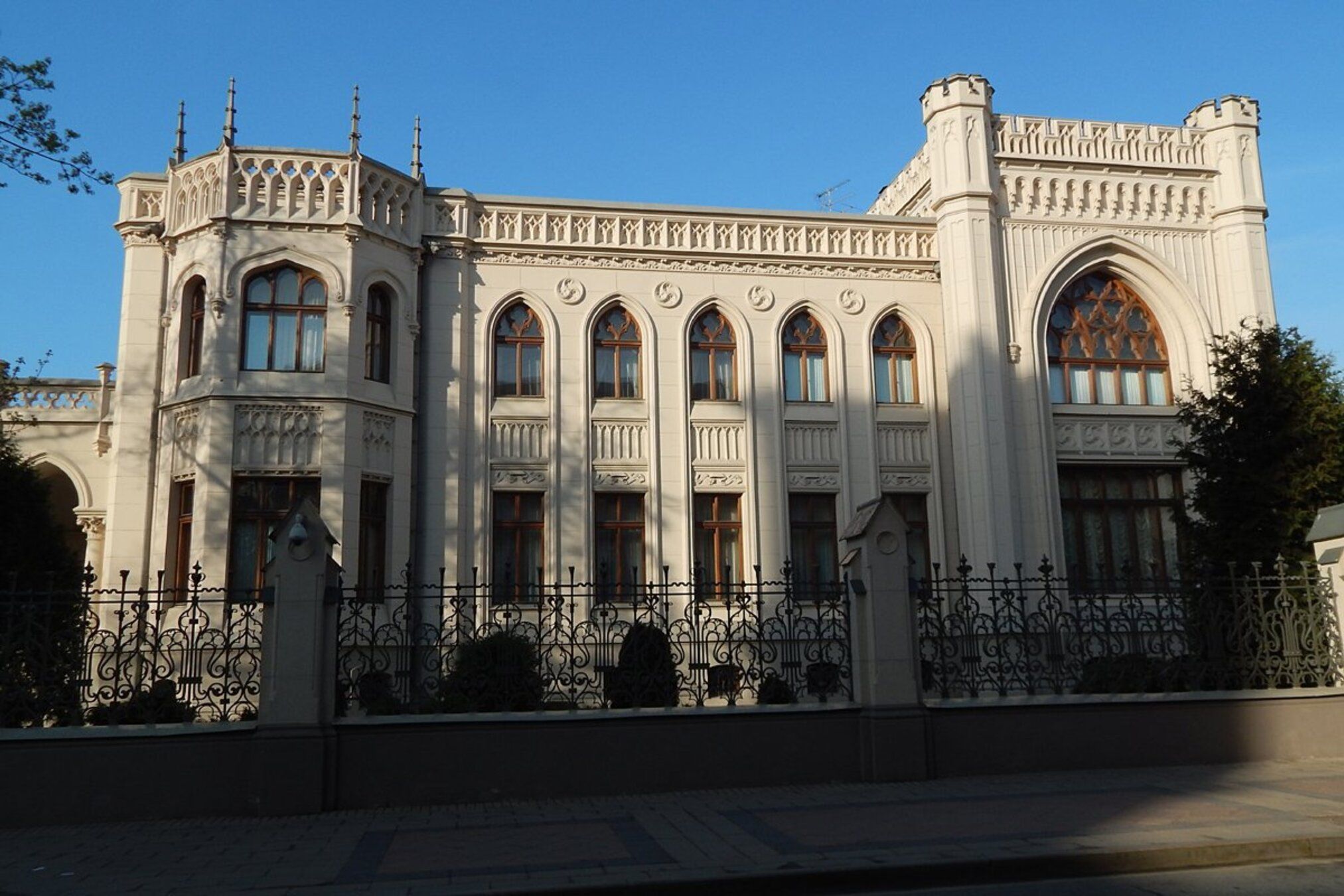Тайны Никитского трезубца (Прогулка по Спиридоновке, Малой Никитской, Гранатному переулку)