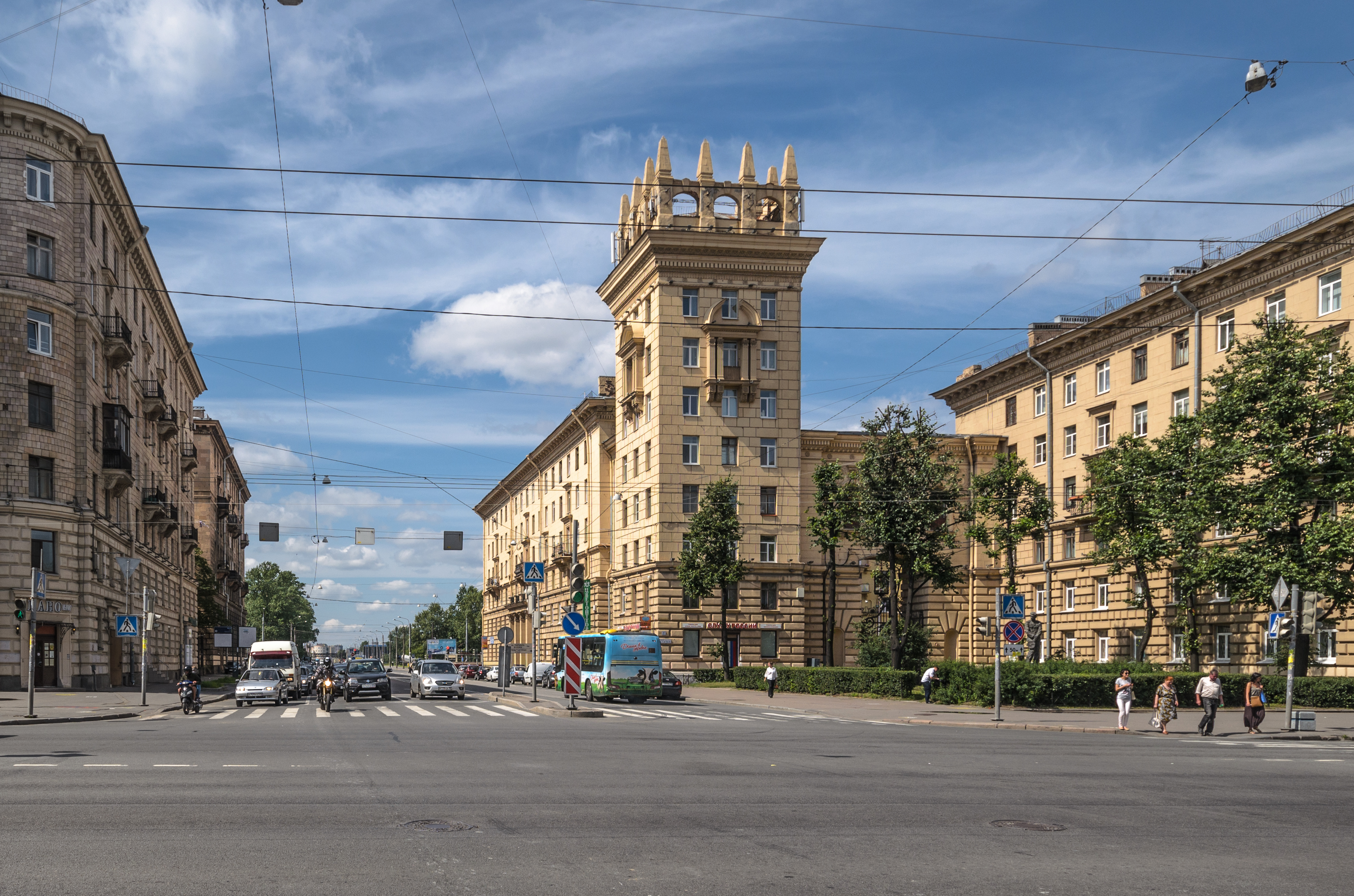 Автово: "Дворцовое" метро, финский аскетизм и "Край города". Пешеходная экскурсия
