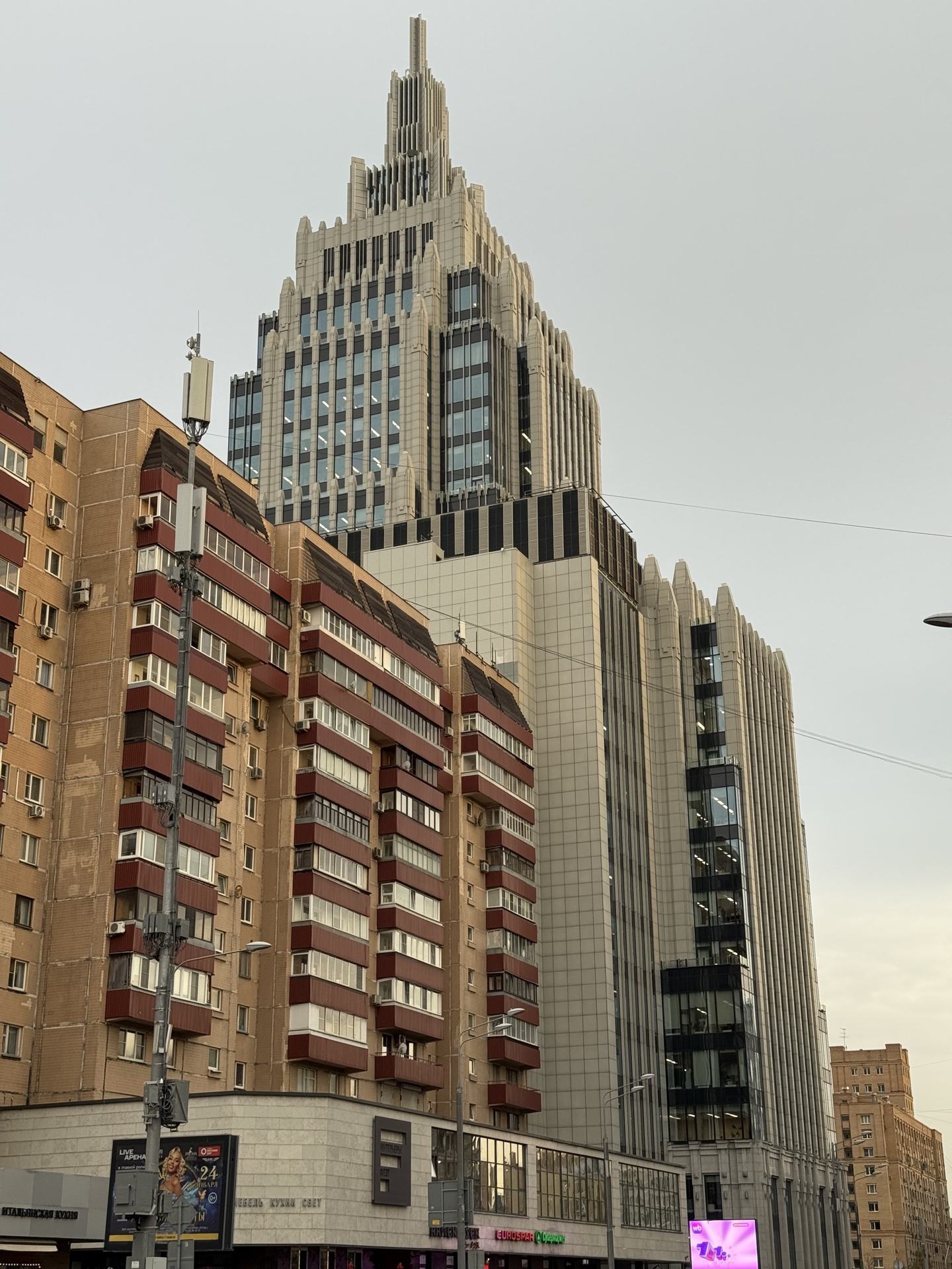 Лужковский постмодернизм. "Можно все!"