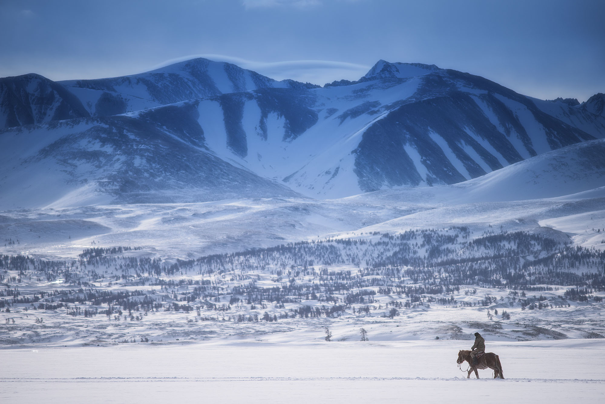 Монголия в какой части света. Зимамв Монголии. Монголия фон. Жизнь в Монголии. Монголия панорама.