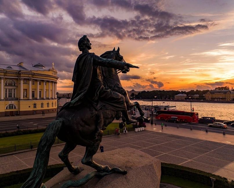 Смыслы и символизм «Медного всадника». Лекция филолога и актера Юрия Бардахчиева в театре «На досках»