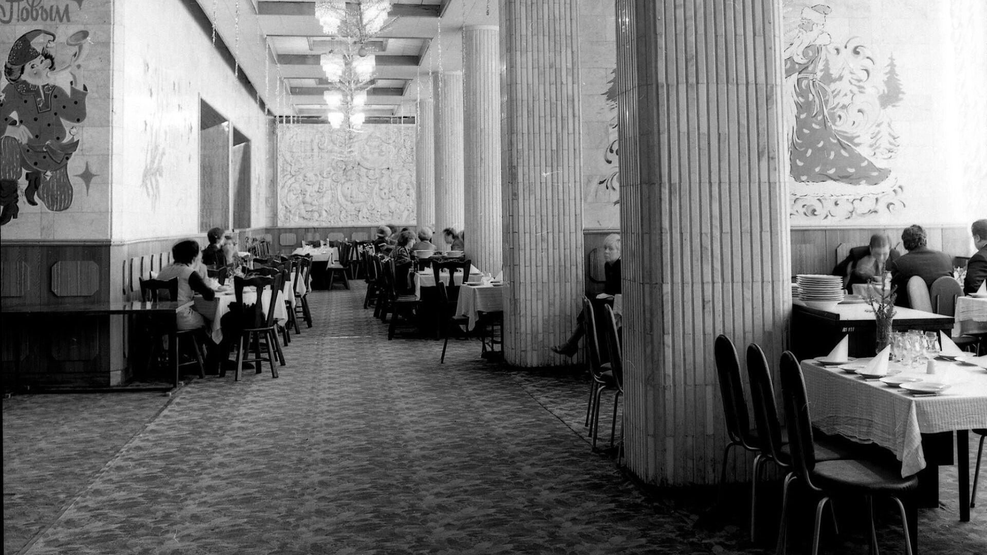 WEAR THE ABSURD: EXHIBITION