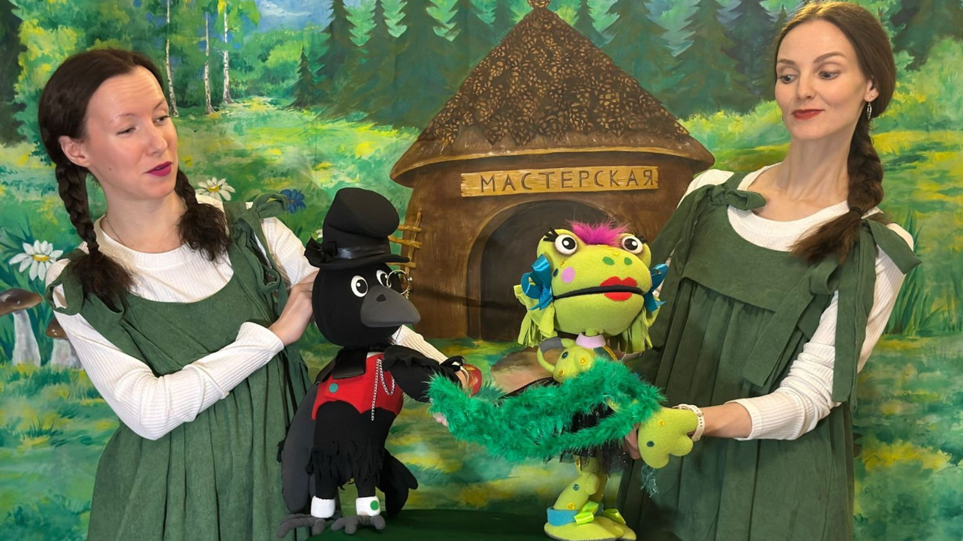 Кукольный спектакль о "Ежиках-помощниках"