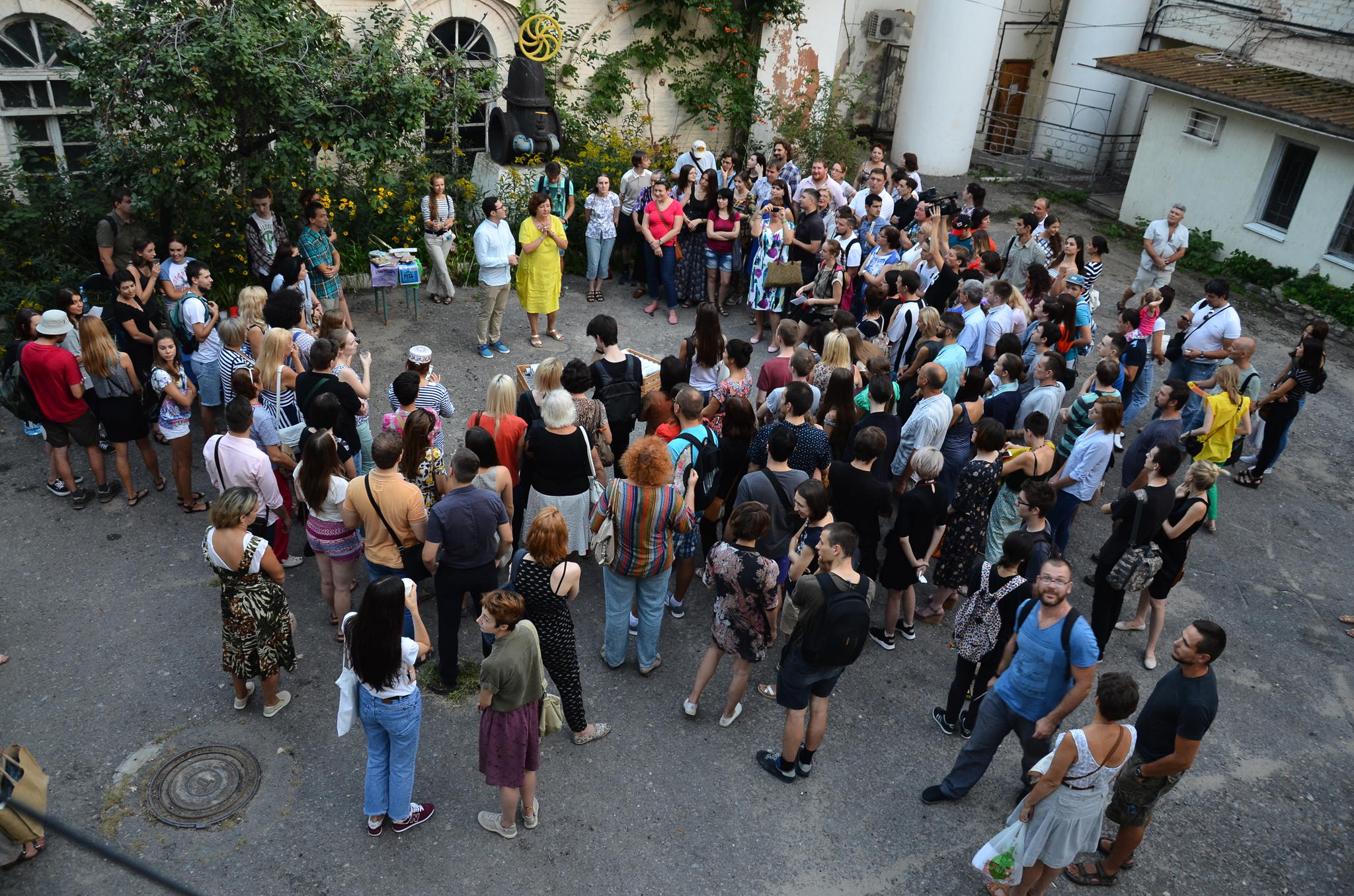 Артист ток с участниками второй декады паблик арт-проекта (Из)обретая публичное: Апология пустоты