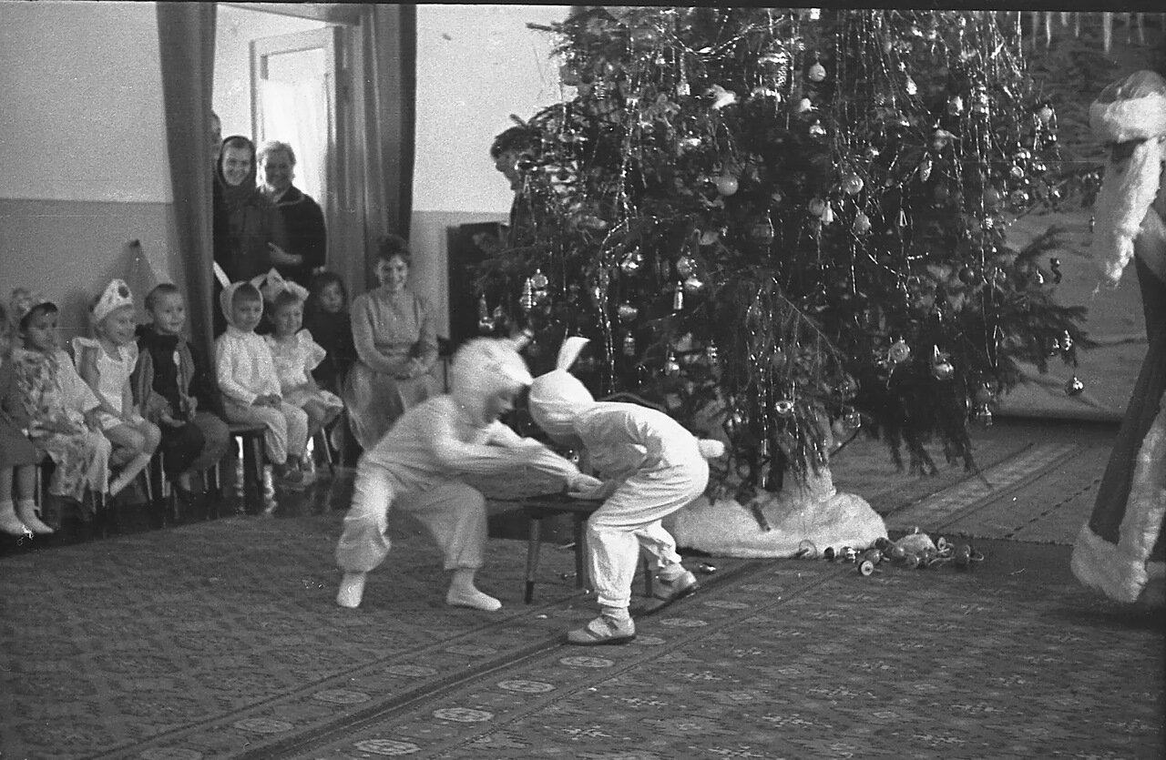 Новогодний квиз «Пока часы 12 бьют»