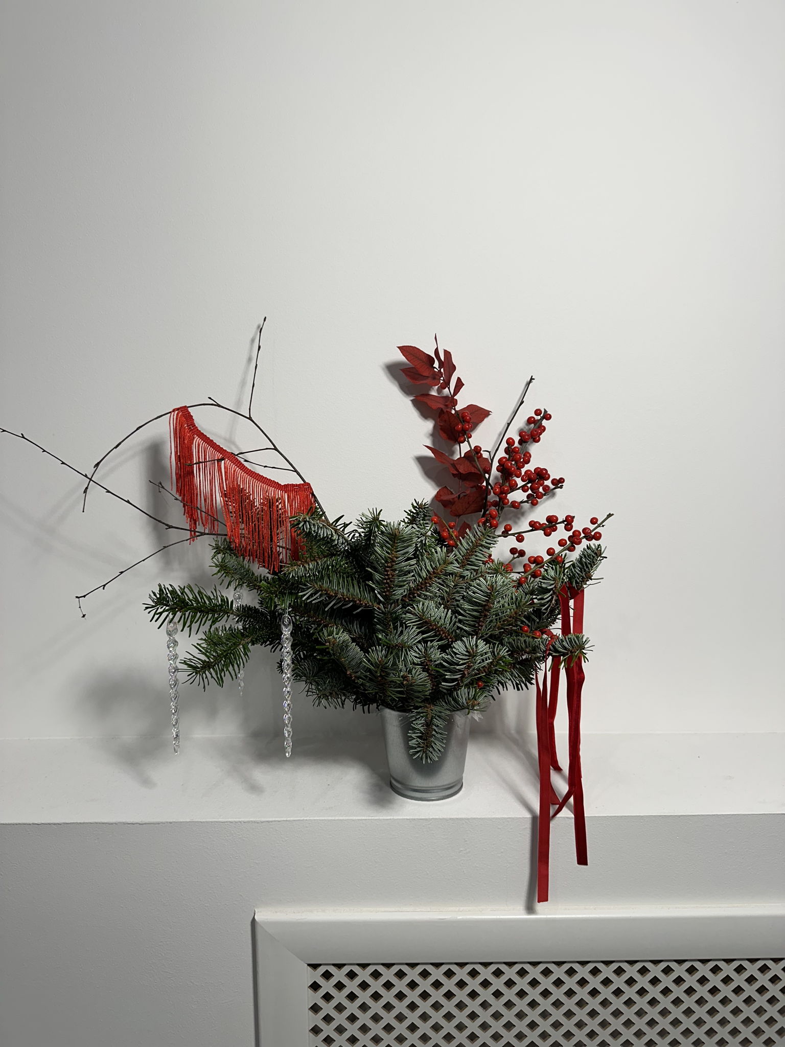 Мастер-класс "Новогодняя композиция из пихты в ведерке"