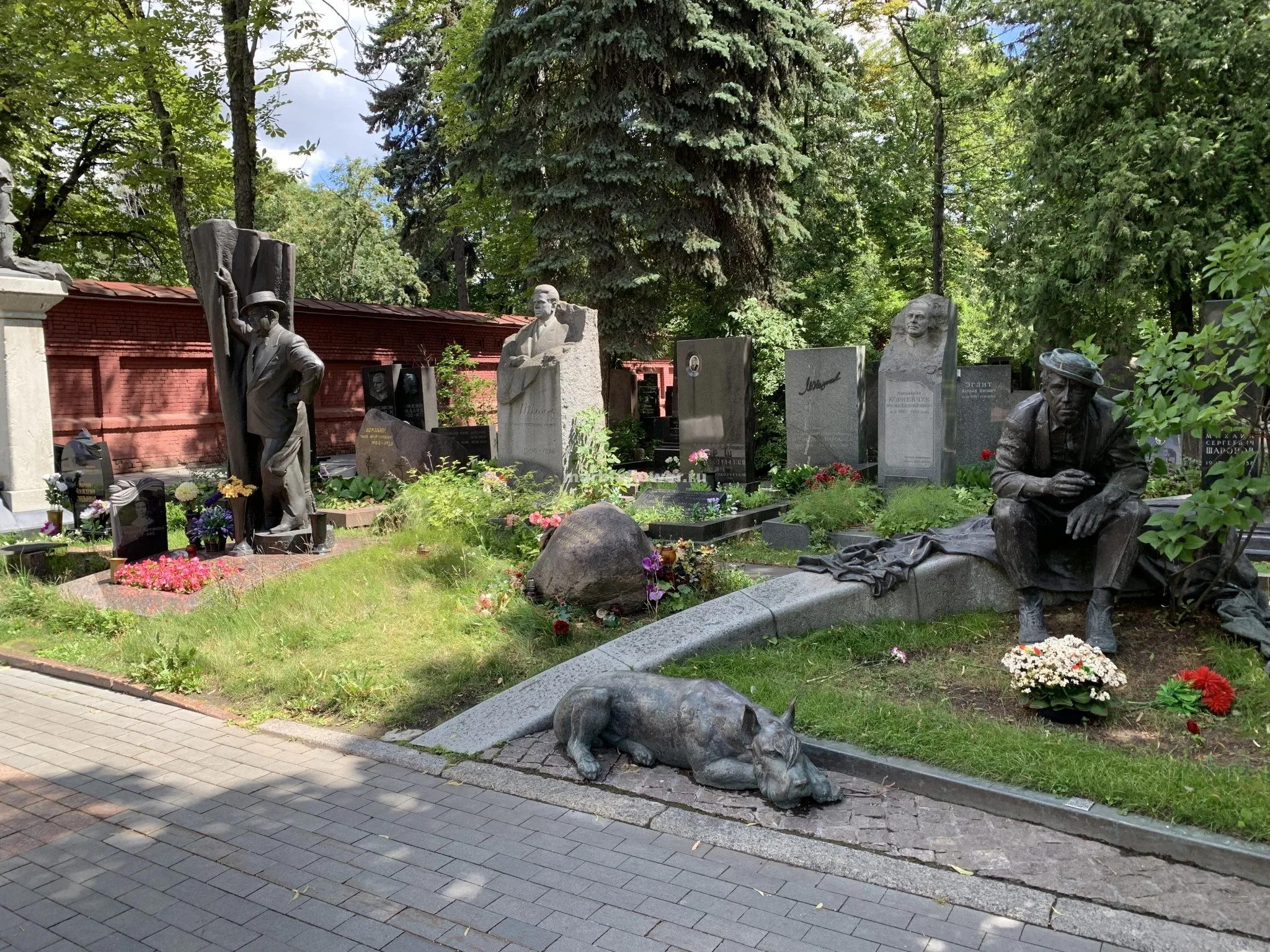 Экскурсия по Новодевичьему кладбищу
