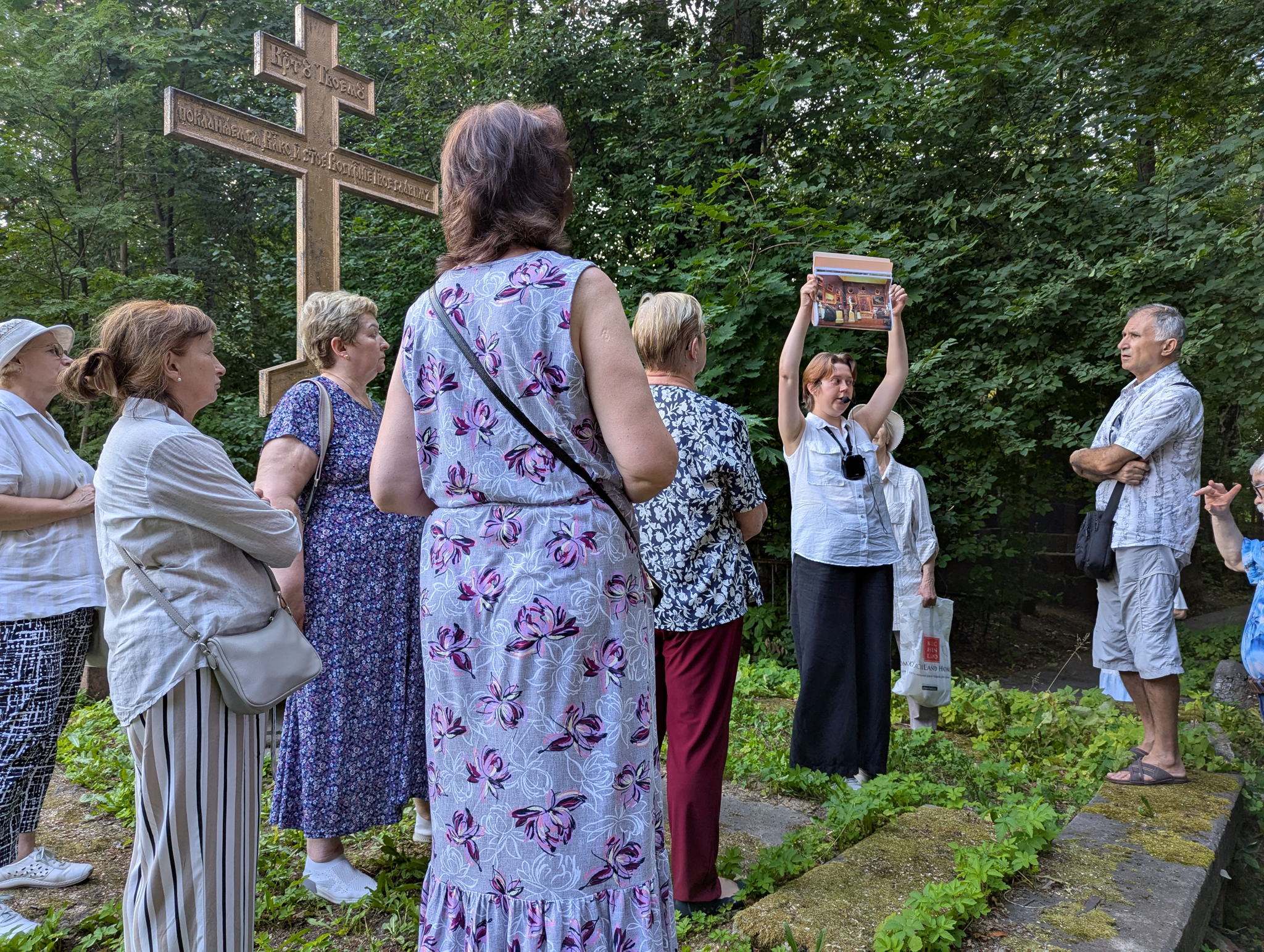 Краеведческая прогулка «По следам старообрядцев и призраков Малоохтинского кладбища»