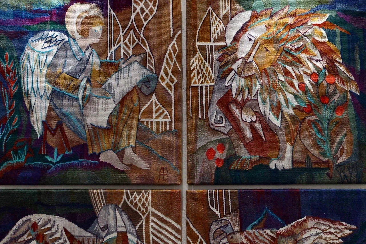 Кураторские экскурсии по выставке «Рождество в университете»