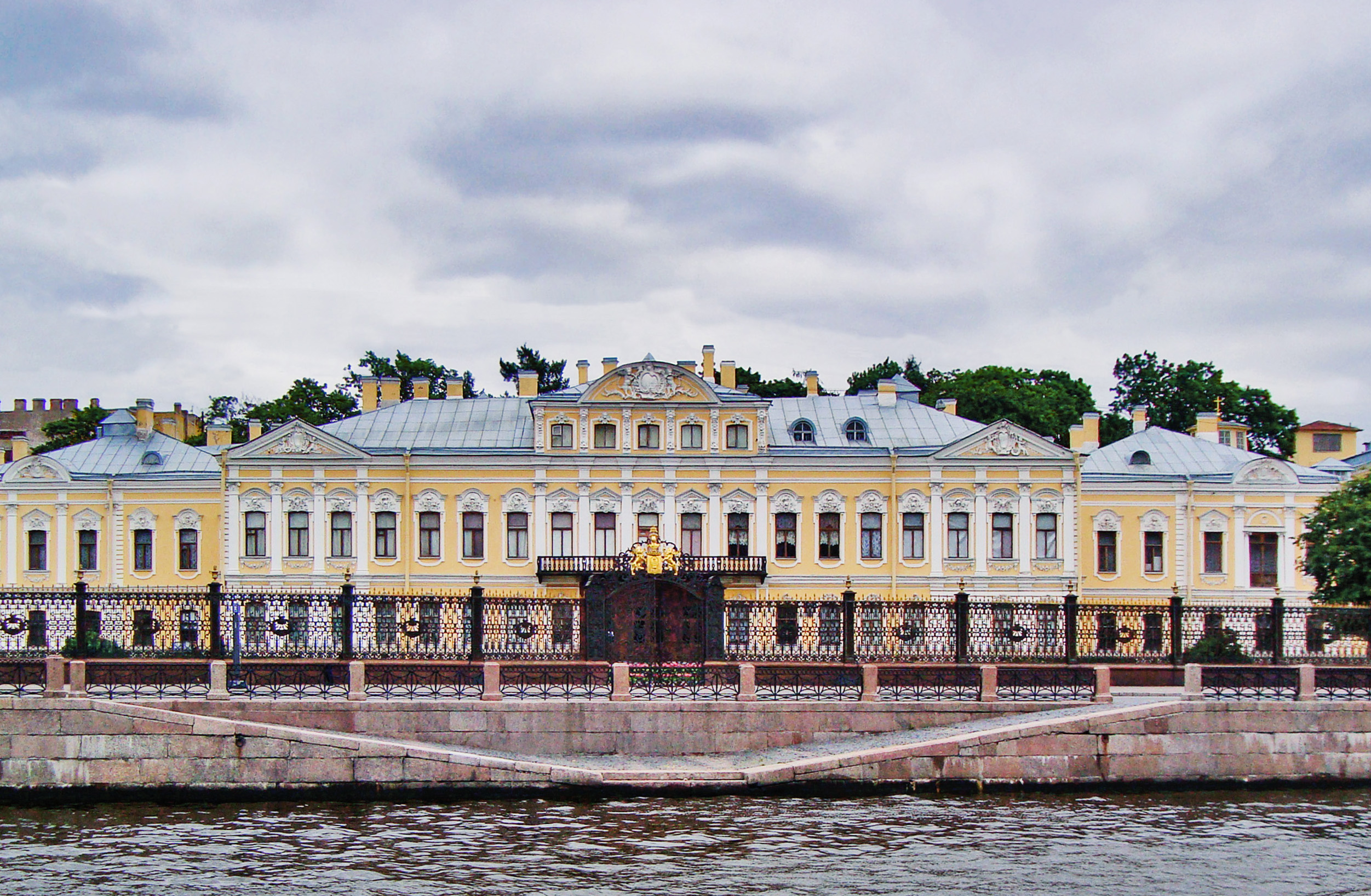 Шереметьевский дворец