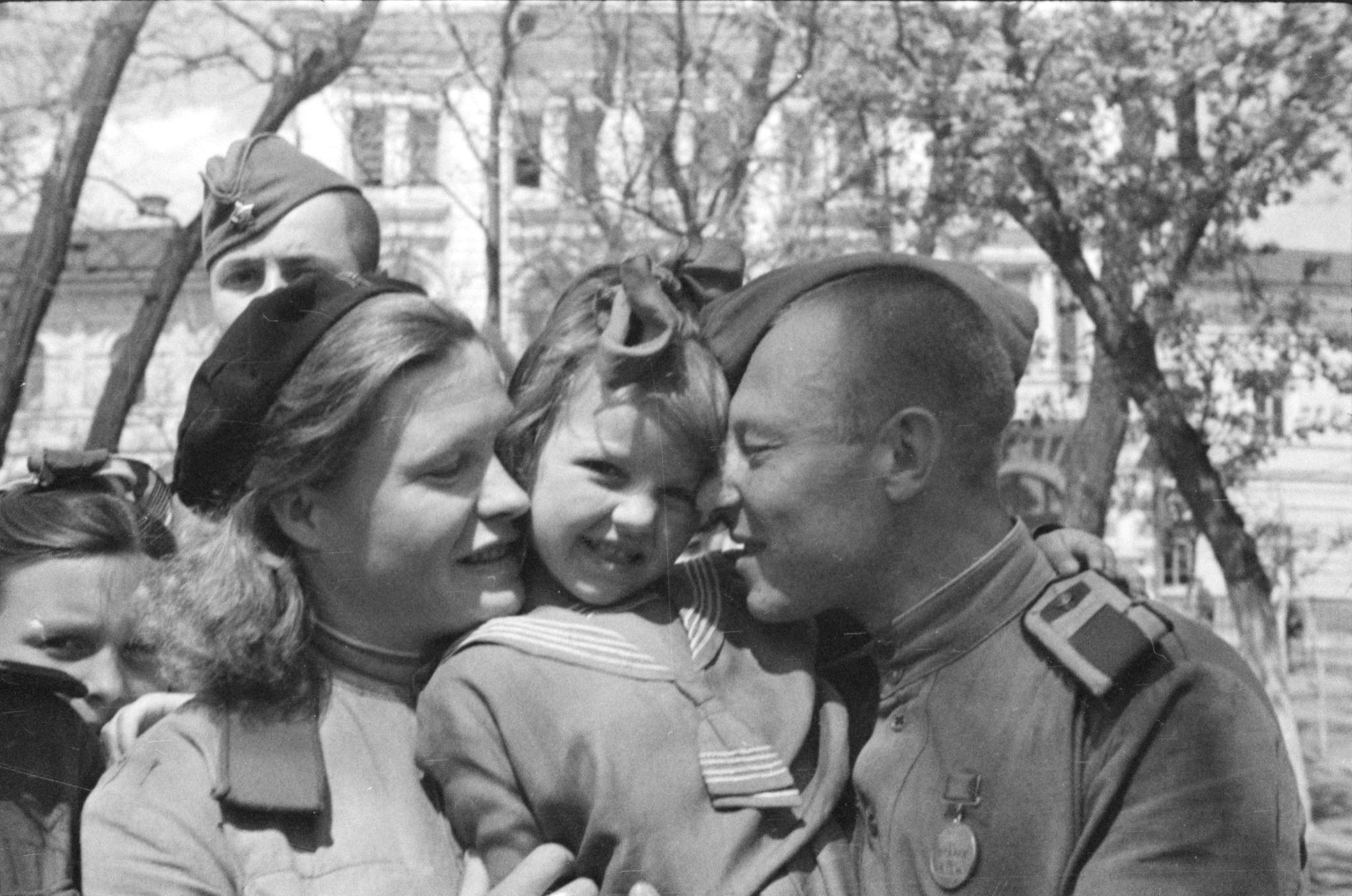 «Ещё вчера была война»