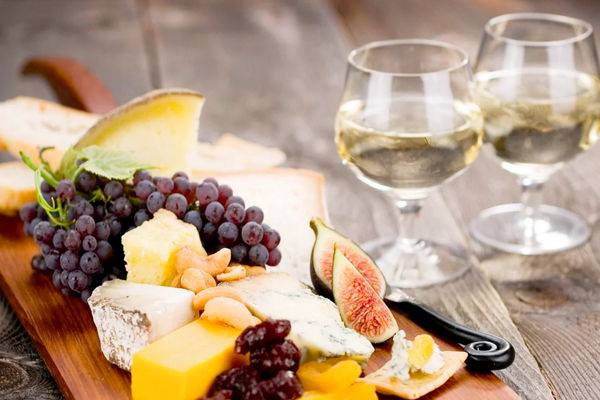 Сыровар и Сомелье: дегустация крафтовых сыров и вина