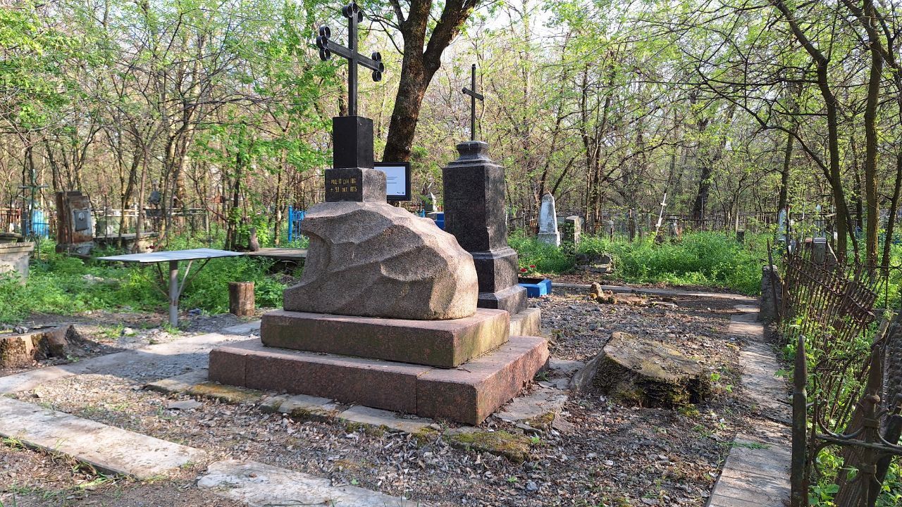 По тонкой грани мира и войны