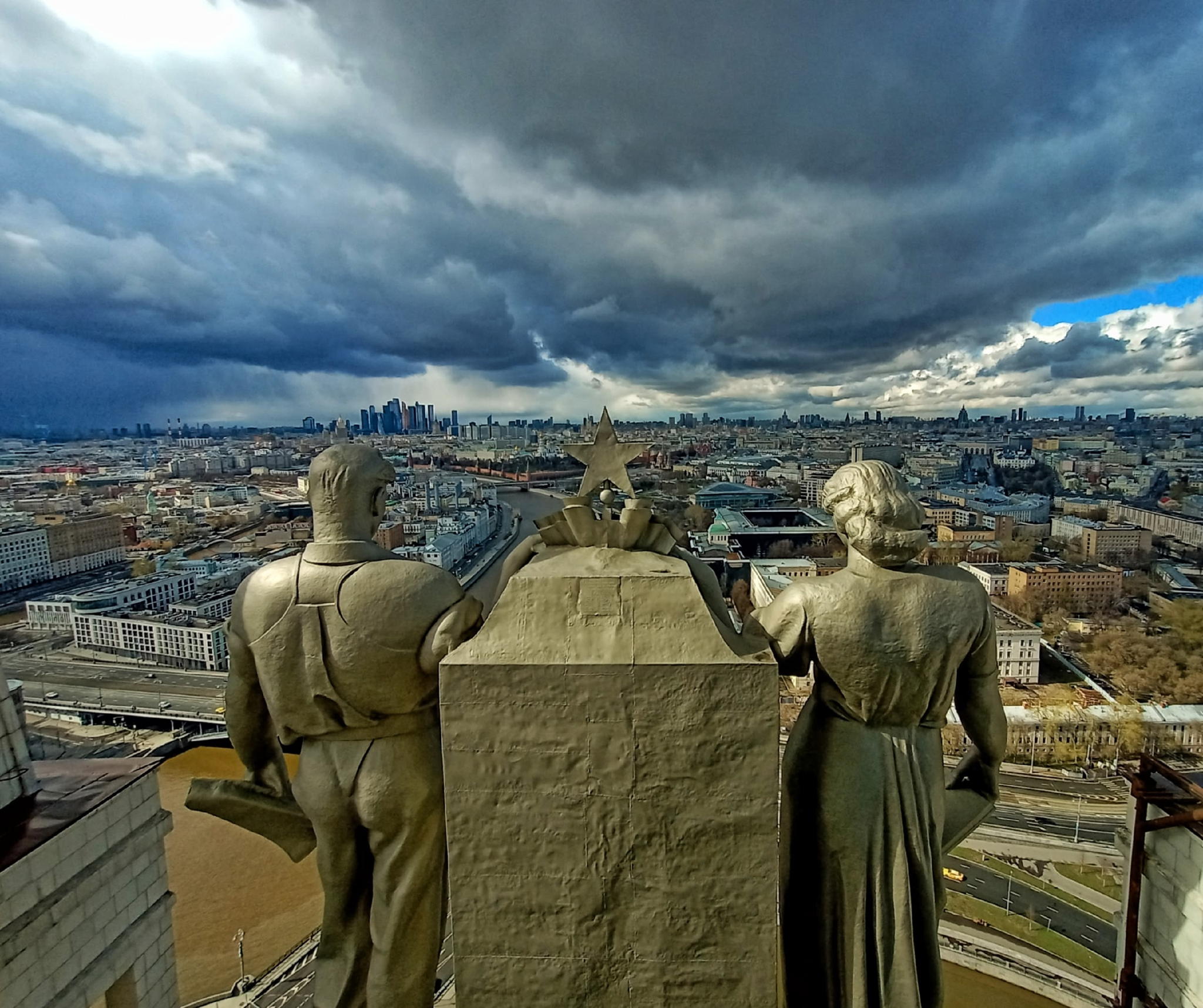 Легендарная высотка на Котельнической набережной (Экскурсия с посещением высотки и подъемом на 30 этаж)