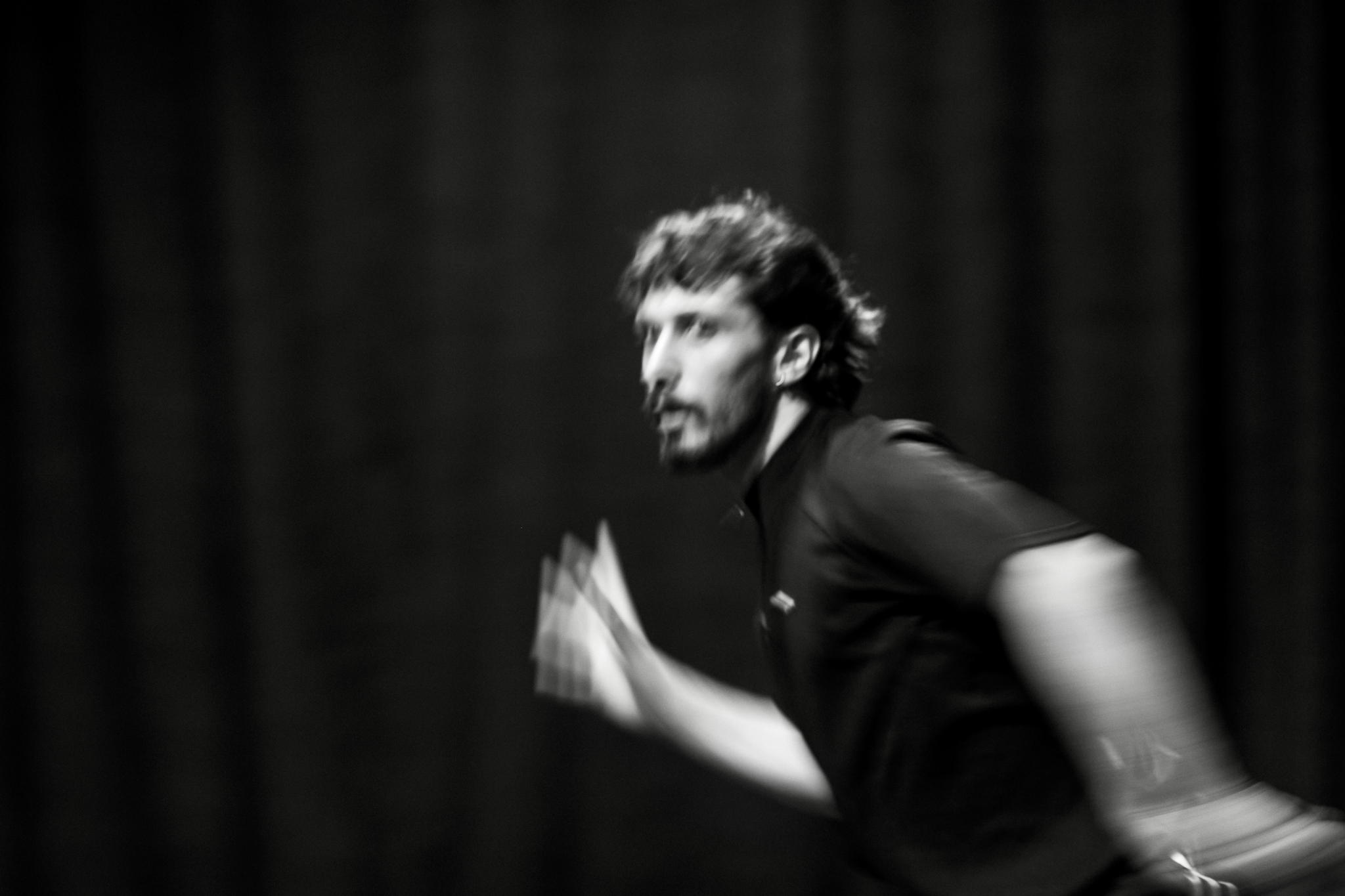 Танцевальный перформанс «Tinitus»