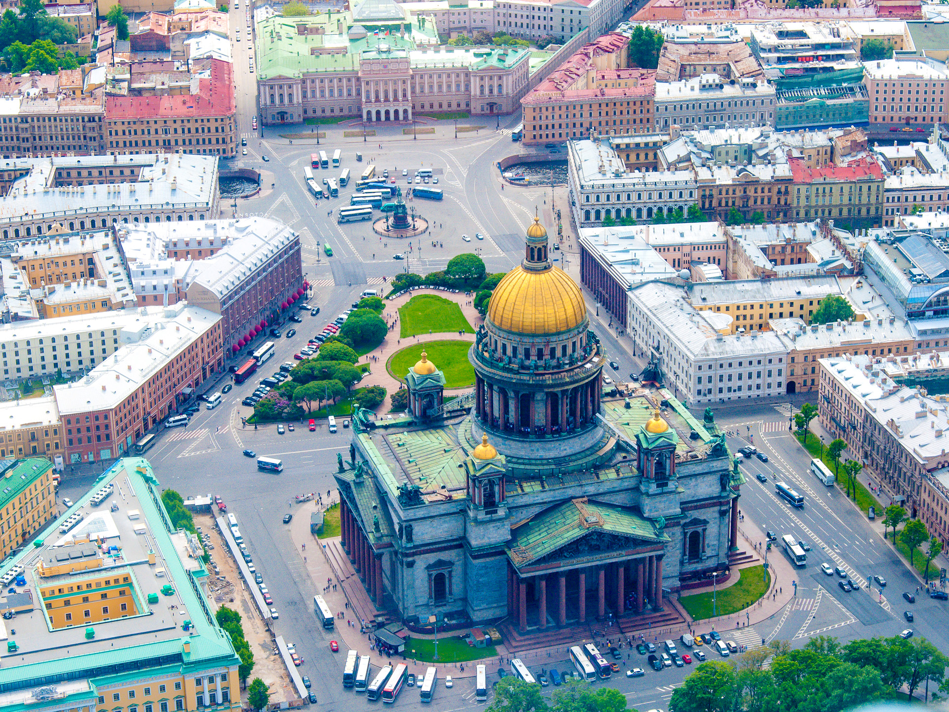 Санкт петербург является 2 городом. Исаакиевская площадь собор. Исаакиевский собор, Санкт-Петербург, Исаакиевская площадь. Сенатская площадь Исаакиевский собор. Исаакиевский собор вид с Исаакиевской площади.