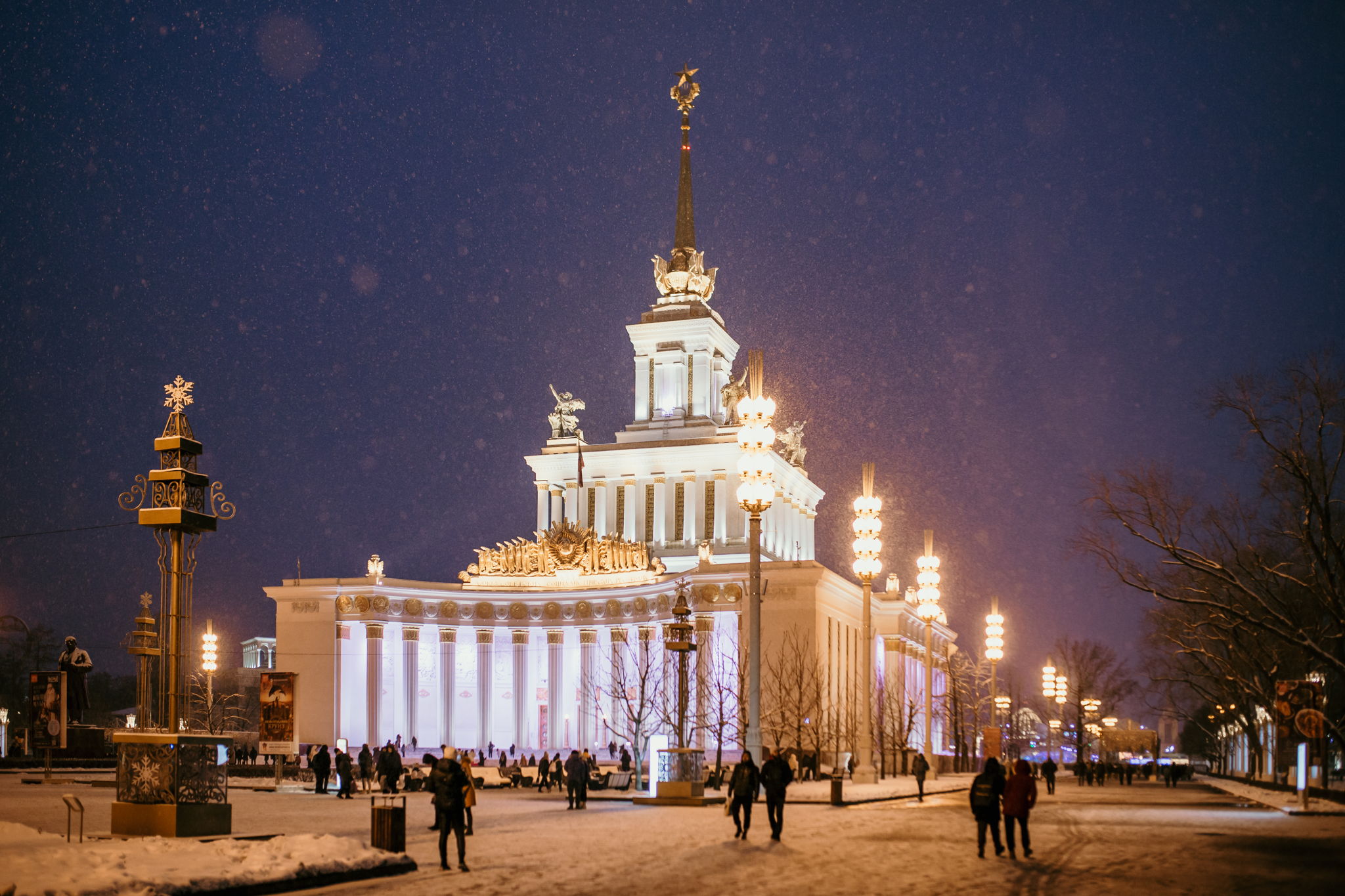 Обзорная экскурсия по выставке «#ТретьяковкаНаВДНХ» для глухих и слабослышащих посетителей