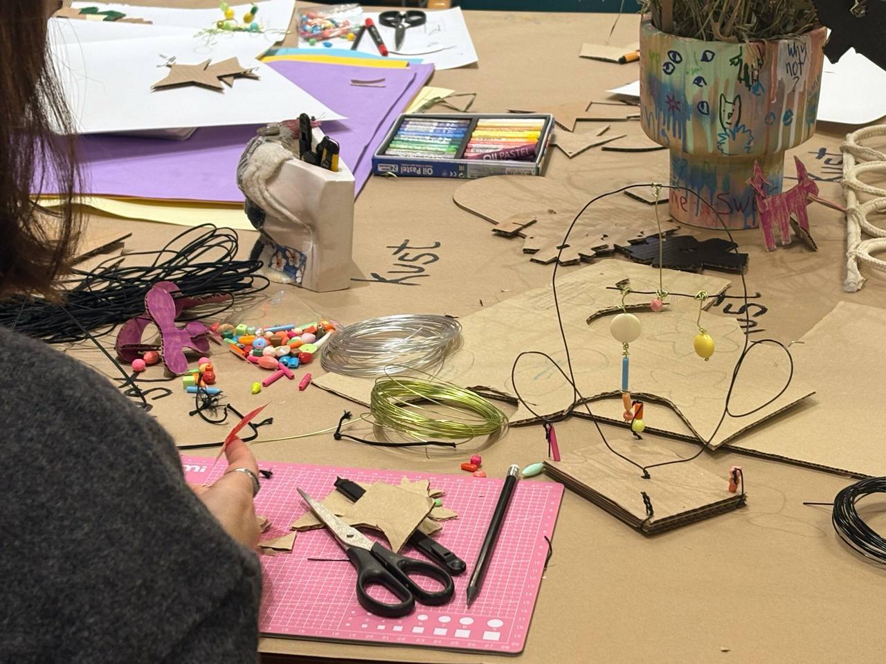 Магические мобили: кинетическая скульптура для дома