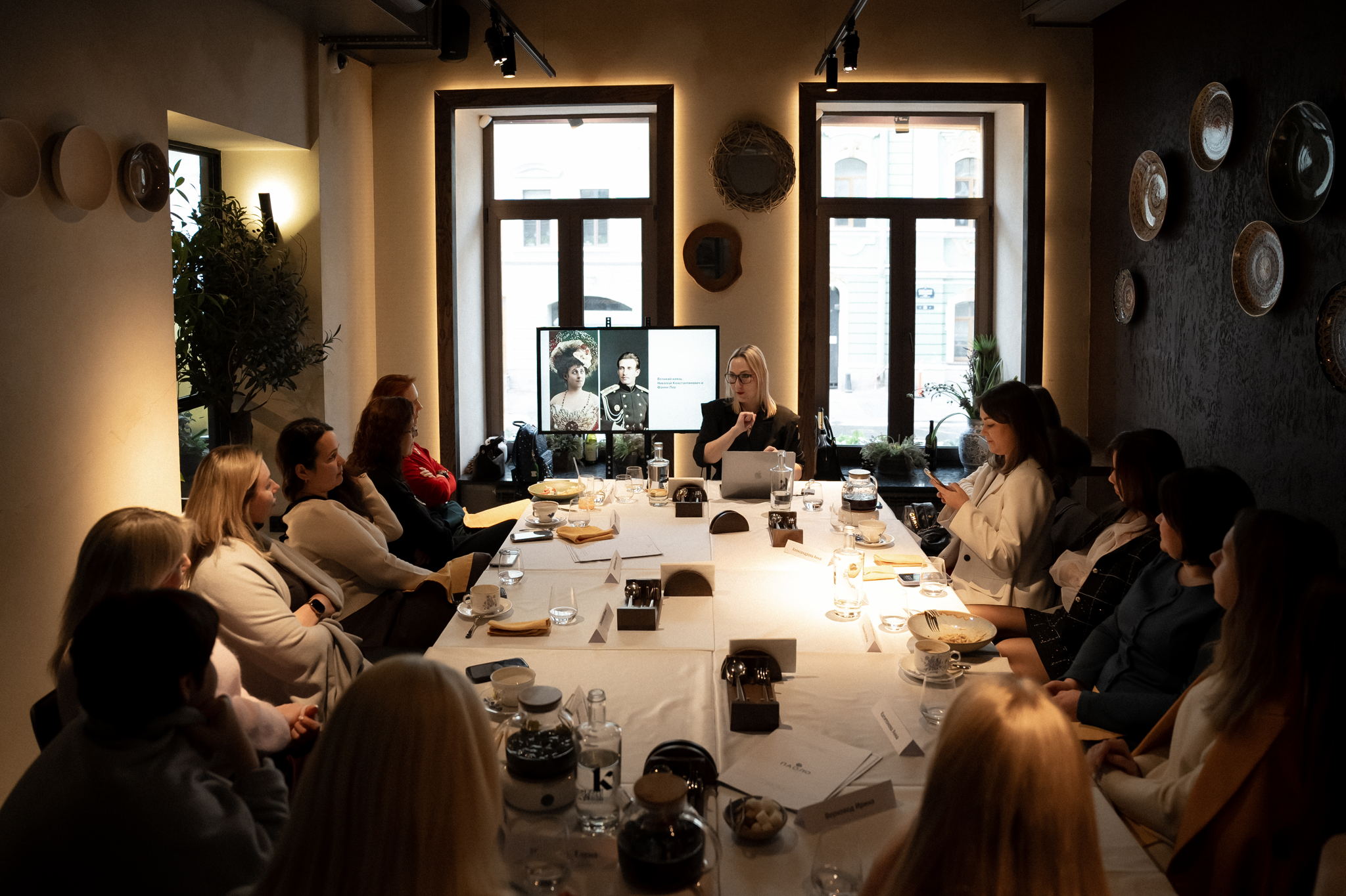 Музы великих художников. 6 историй любви, страсти, искусства и успешных бизнес-проектов от Ботичелли до Дали