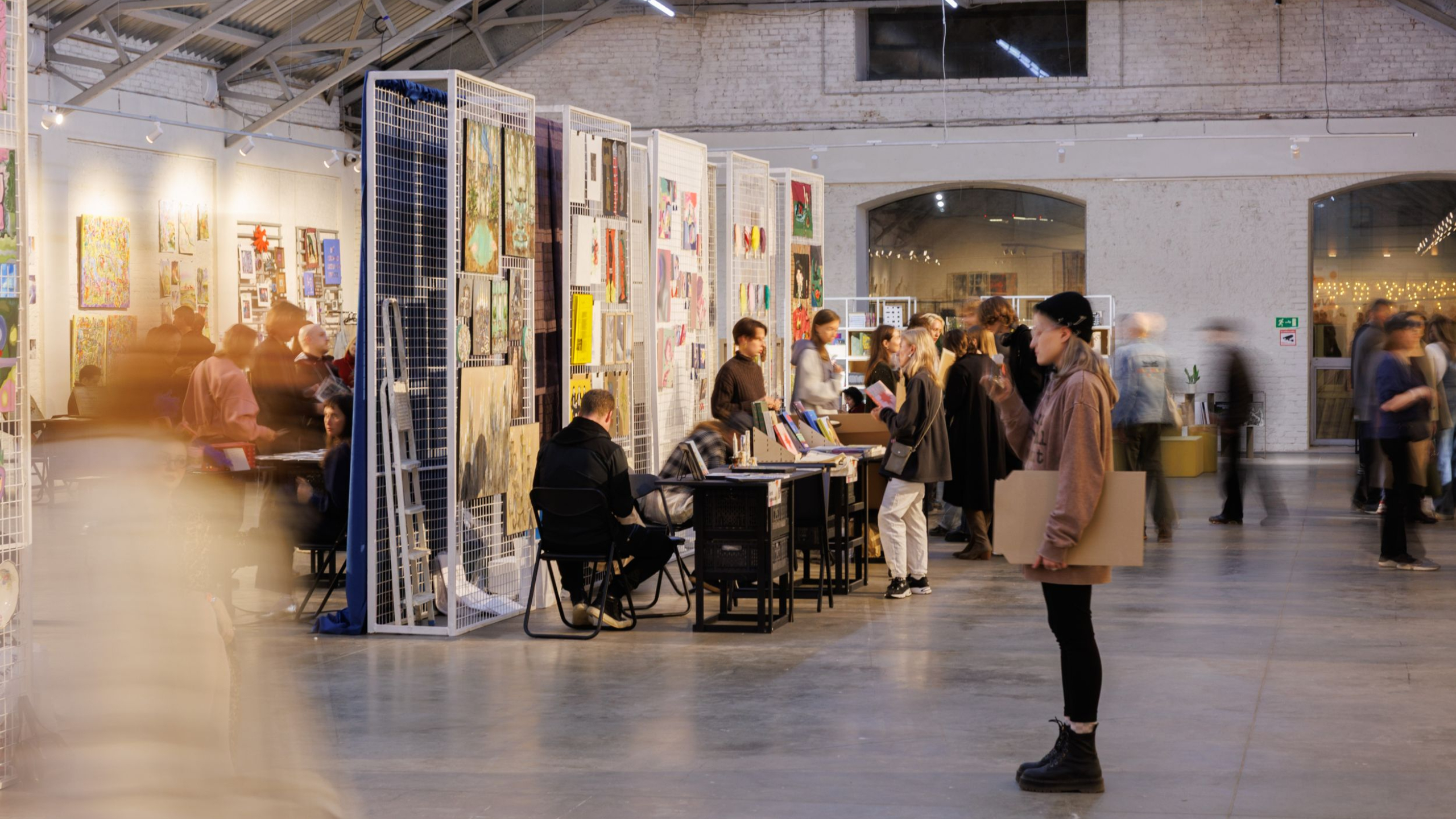 Идем на ярмарку молодого искусства вин-вин