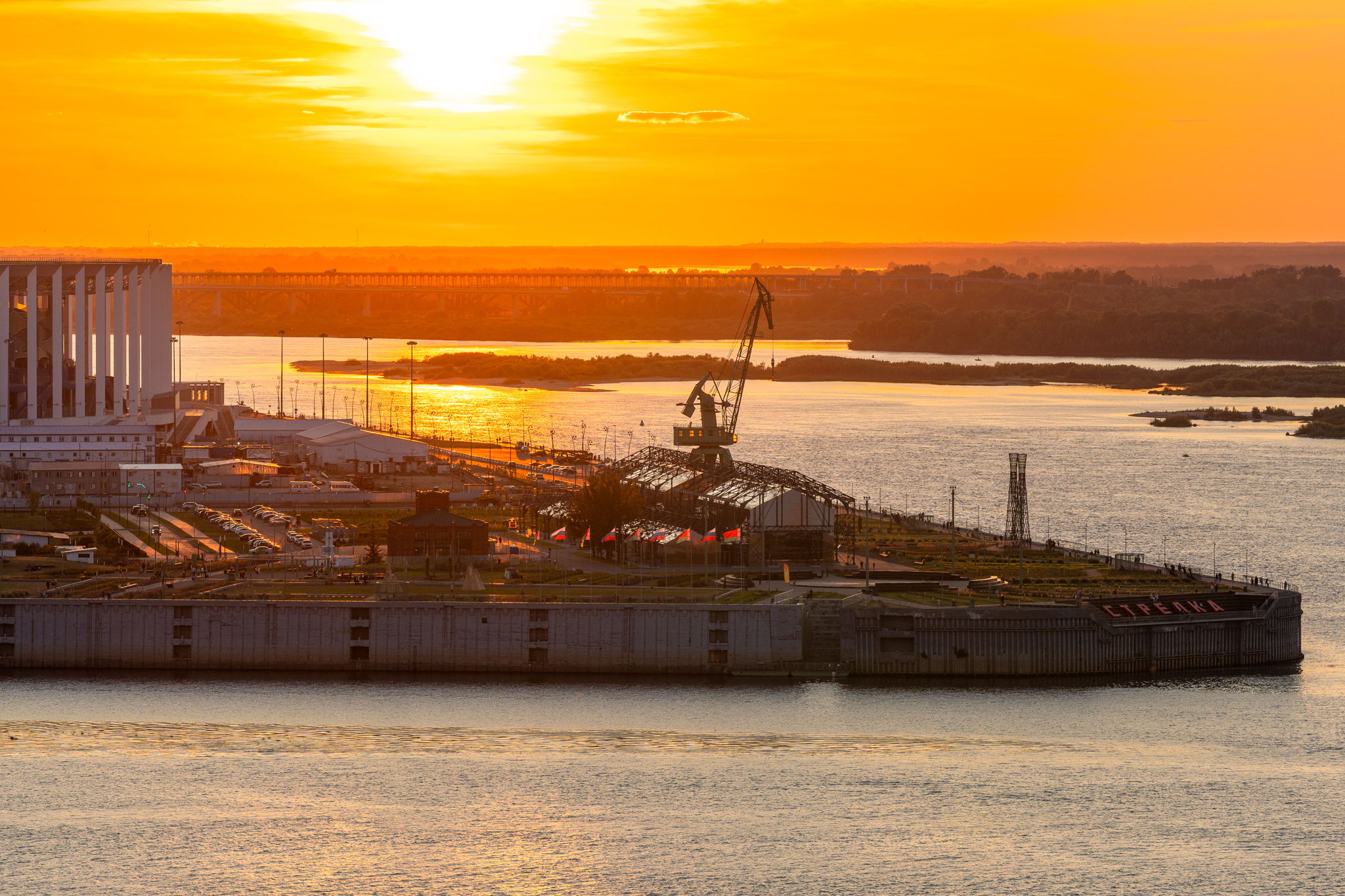 НИЖЕГОРОДСКАЯ СТРЕЛКА: от закрытой промзоны до нового культурного центра