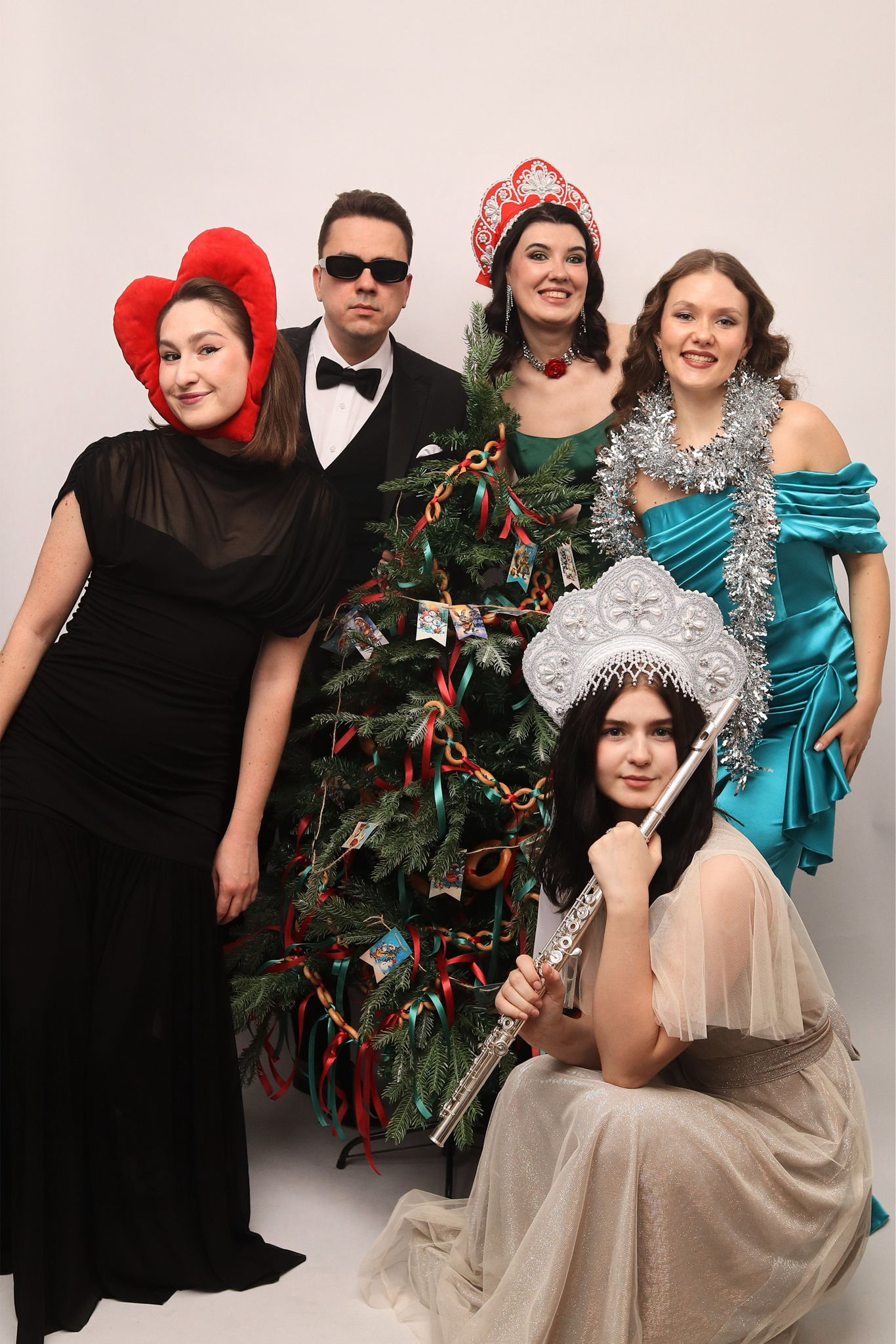 Предновогодний гала-концерт: "Ёлочка гори!"