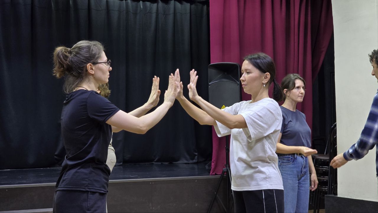 Пластика, жонглирование, актерский танец