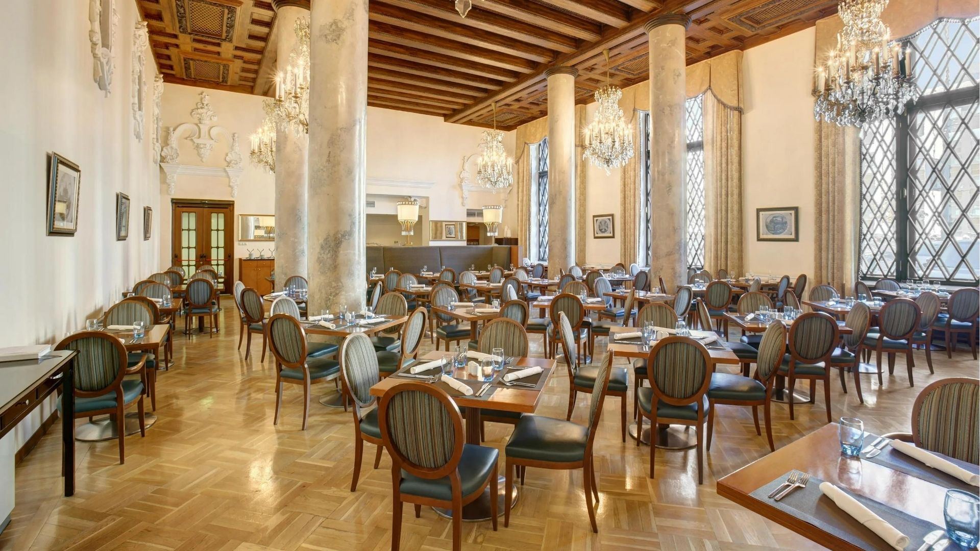 Завтрак и экскурсия в роскошной сталинской высотке гостинице «Ленинградская»