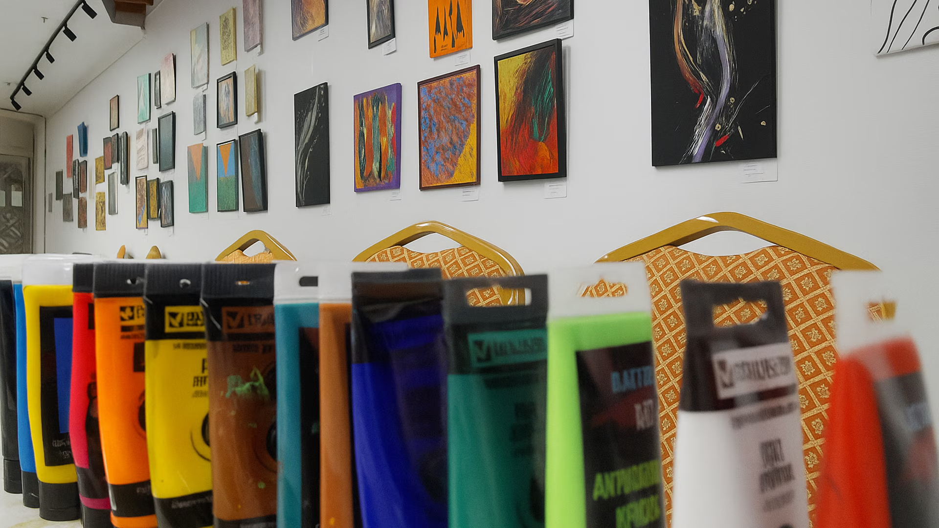 Международная выставка интуитивного рисования "Здесь оживают мечты Обратная сторона Нового Года"