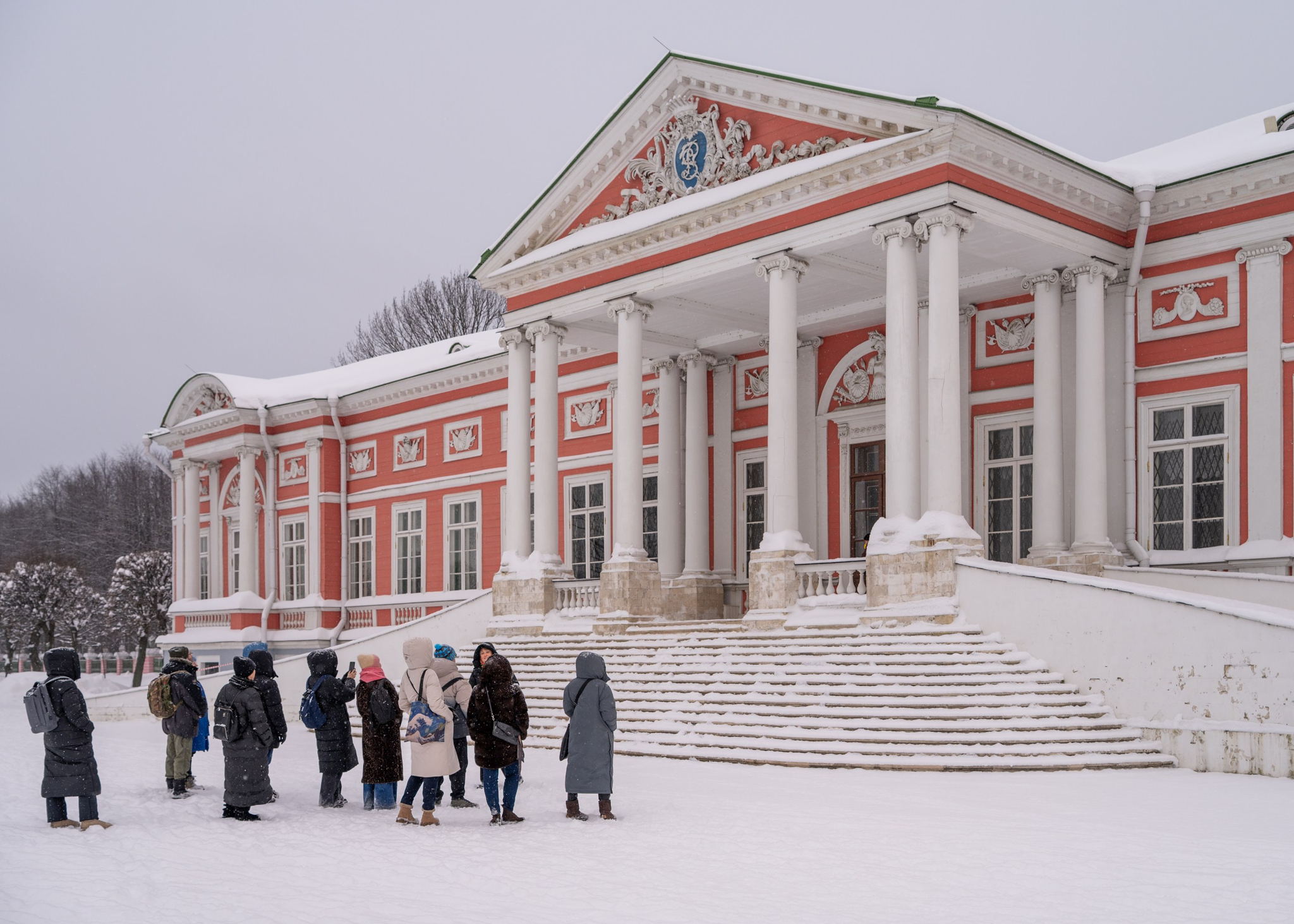 Волшебное Кусково: Экскурсия с фотосессией и чаепитием на 8 марта
