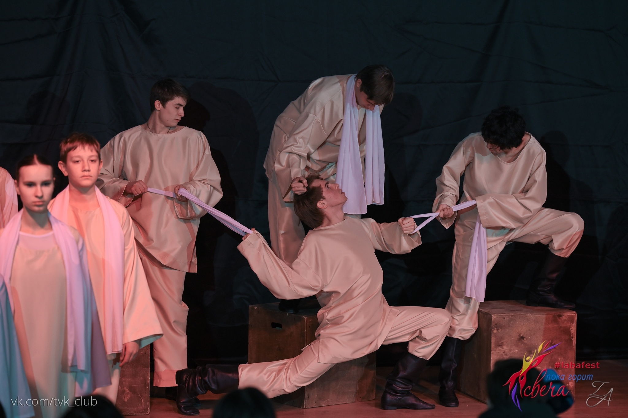 Спектакль "Дотянувшиеся до небес"