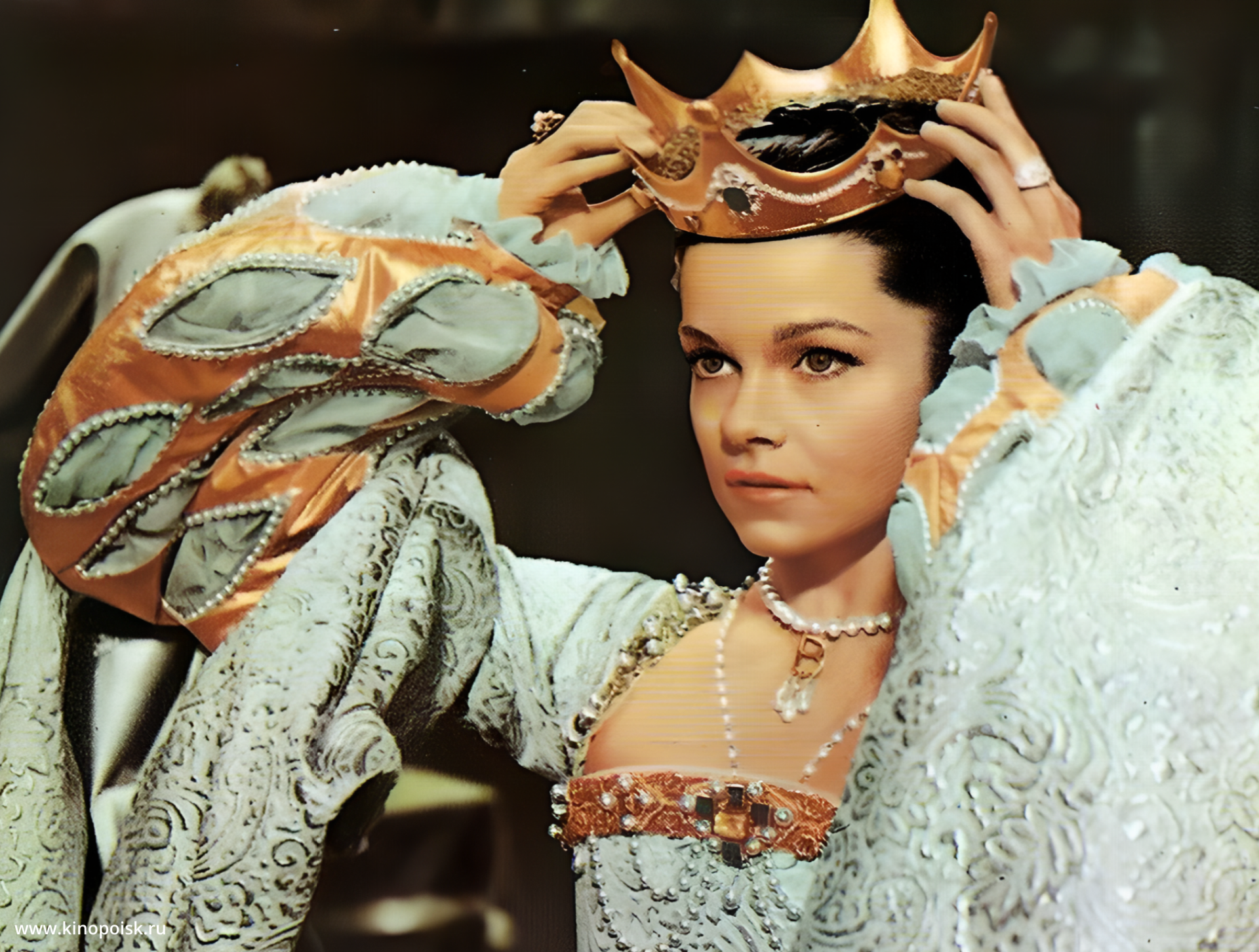 Показ исторической драмы «Тысяча дней Анны» (1969)